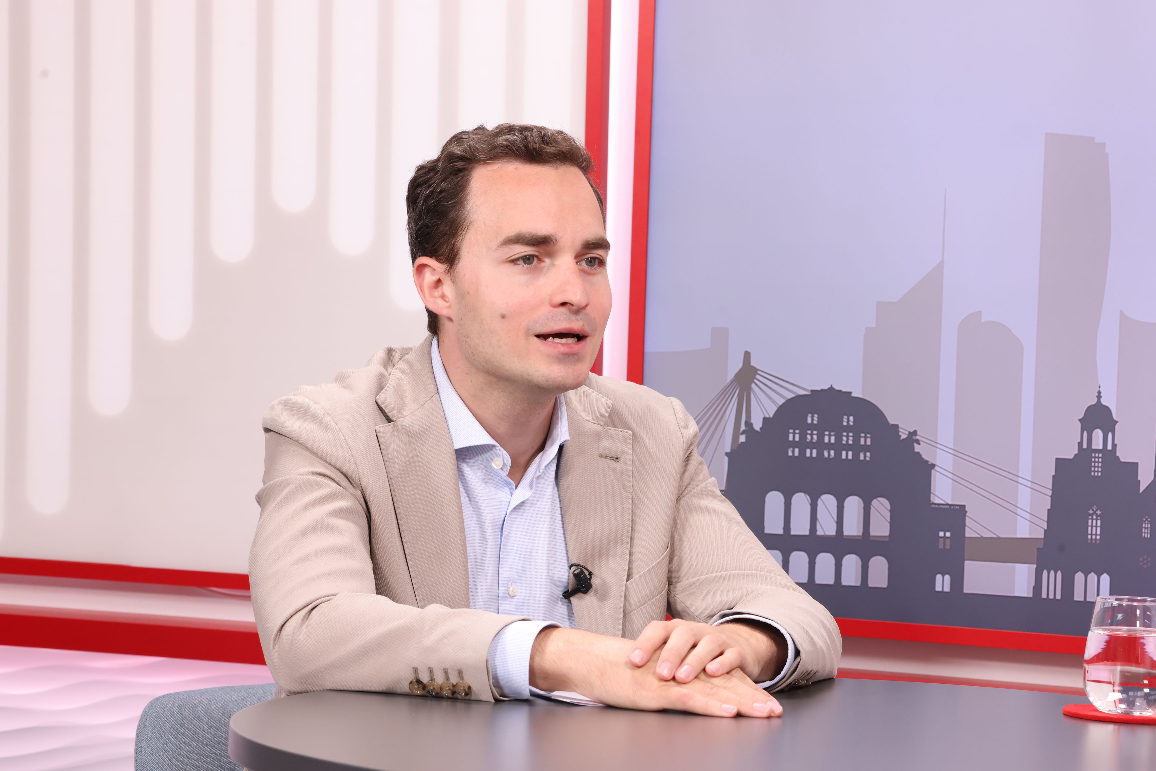 Rathaus-Klubchef Maximilian Krauss (FP) beim Talk im 