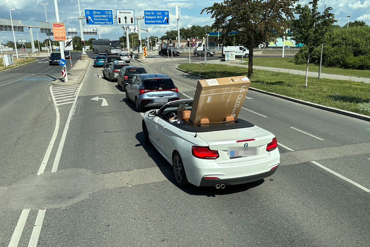 Lacher garantiert: Dieser Transport erregte in Wien definitiv Aufmerksamkeit.