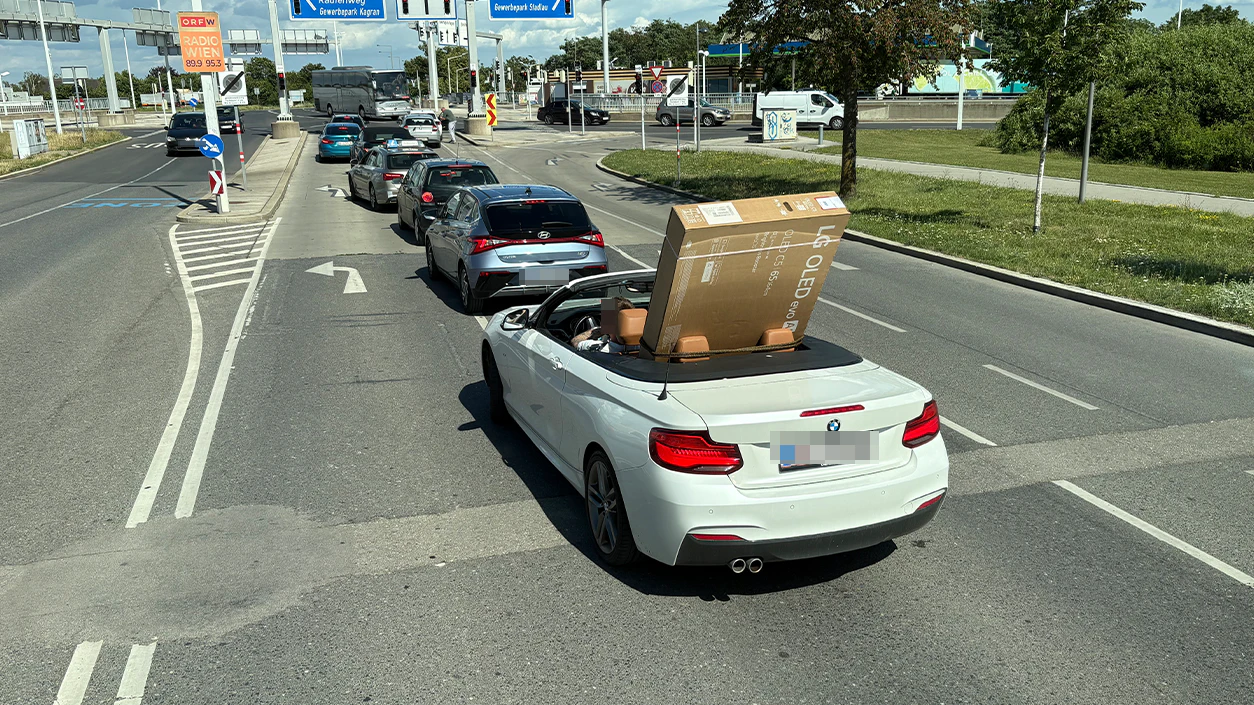 Lacher garantiert: Dieser Transport erregte in Wien definitiv Aufmerksamkeit.