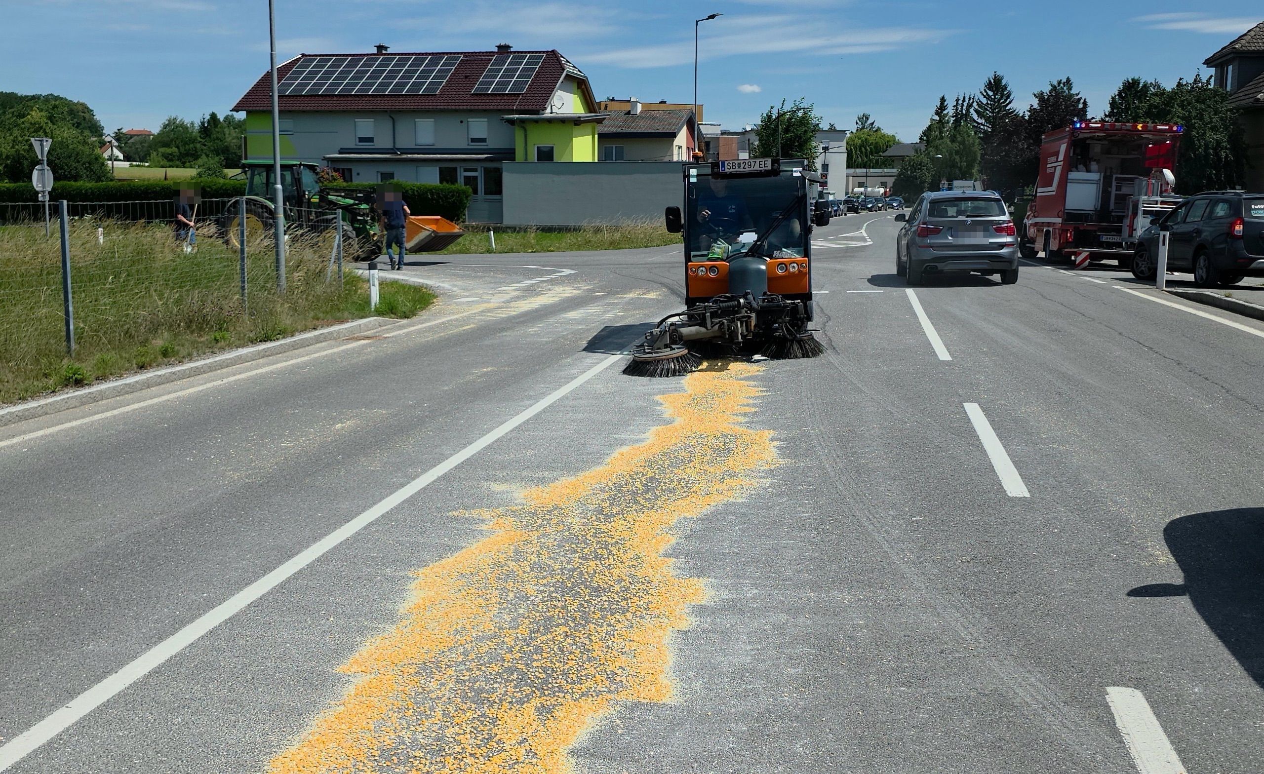 In Wieselburg verlor ein Traktor am Dienstag Mais.