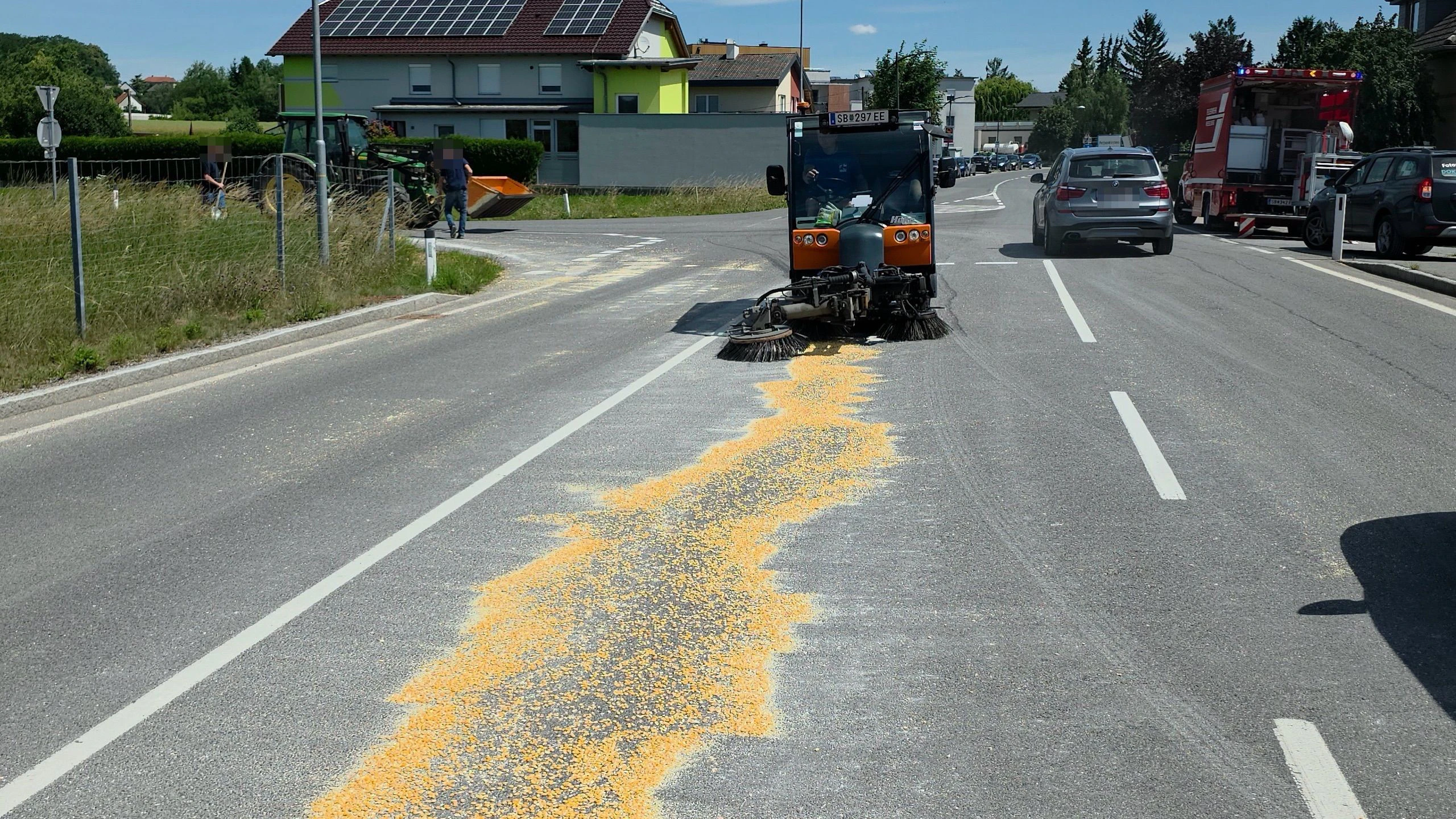 In Wieselburg verlor ein Traktor am Dienstag Mais.