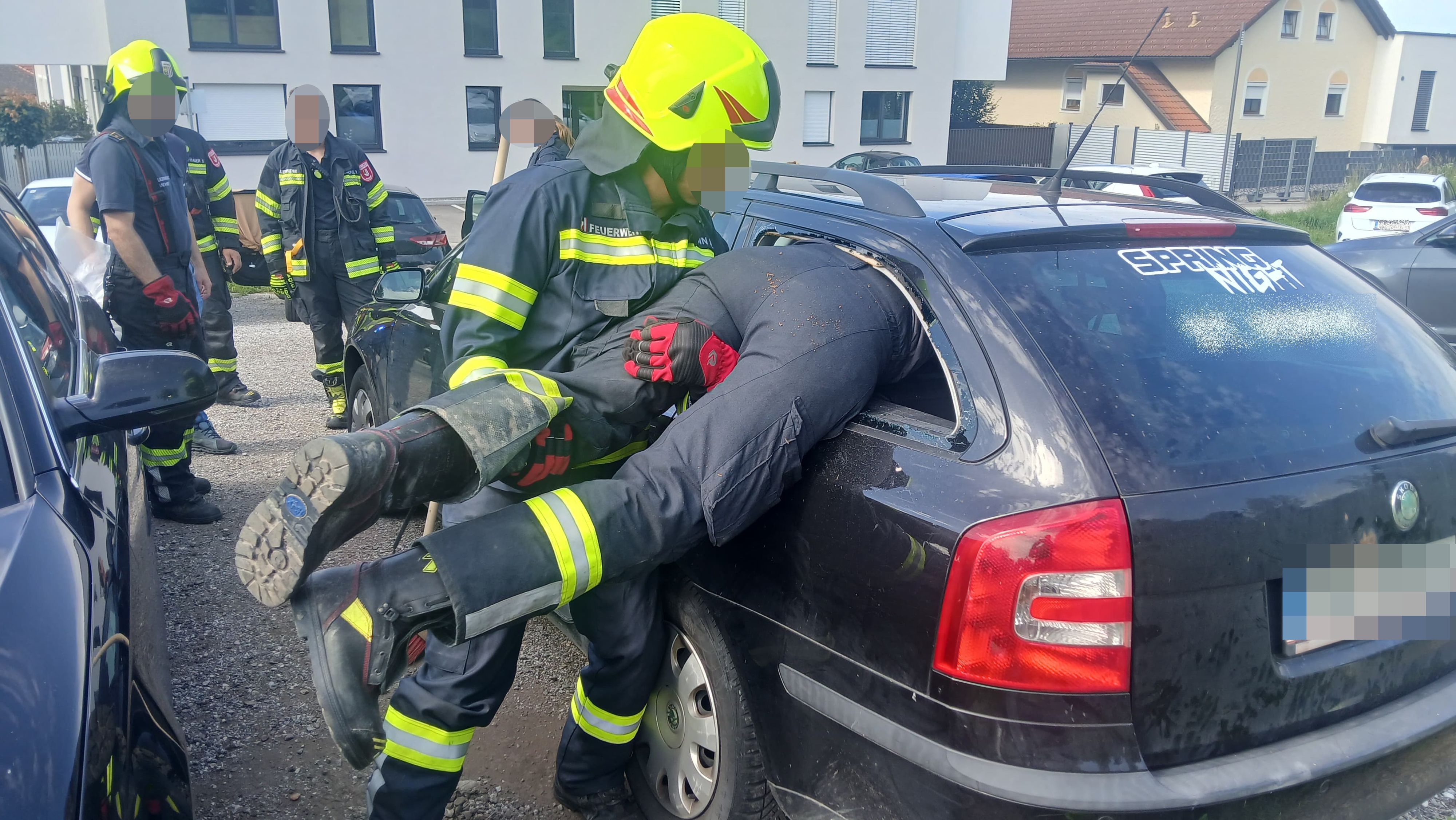 Die Helfer der FF Andorf zeigten bei der Rettung vollen Einsatz.
