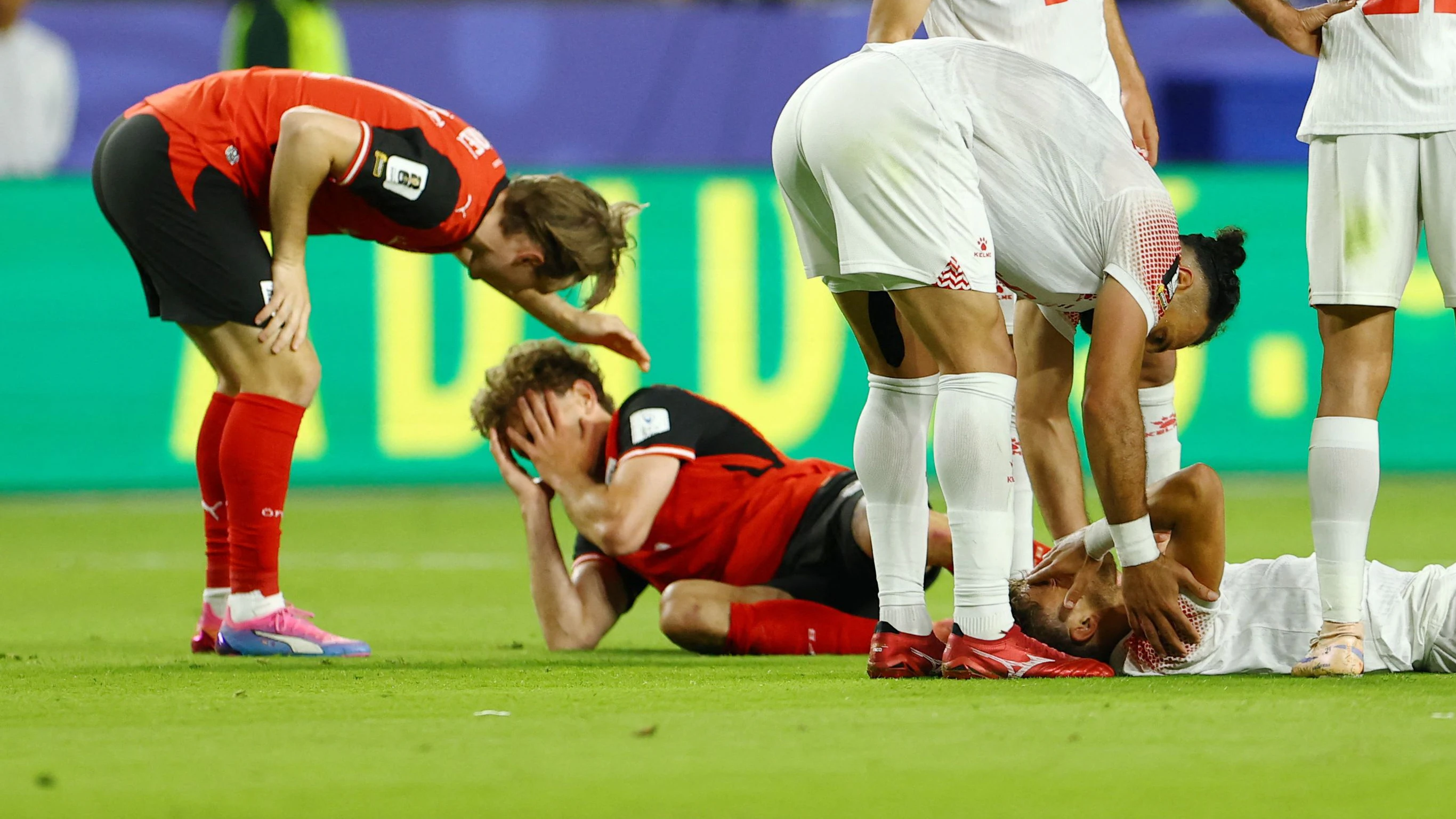 ÖFB-Teamspieler Stefan Posch könnte sich gegen Jordanien schwer verletzt haben. 