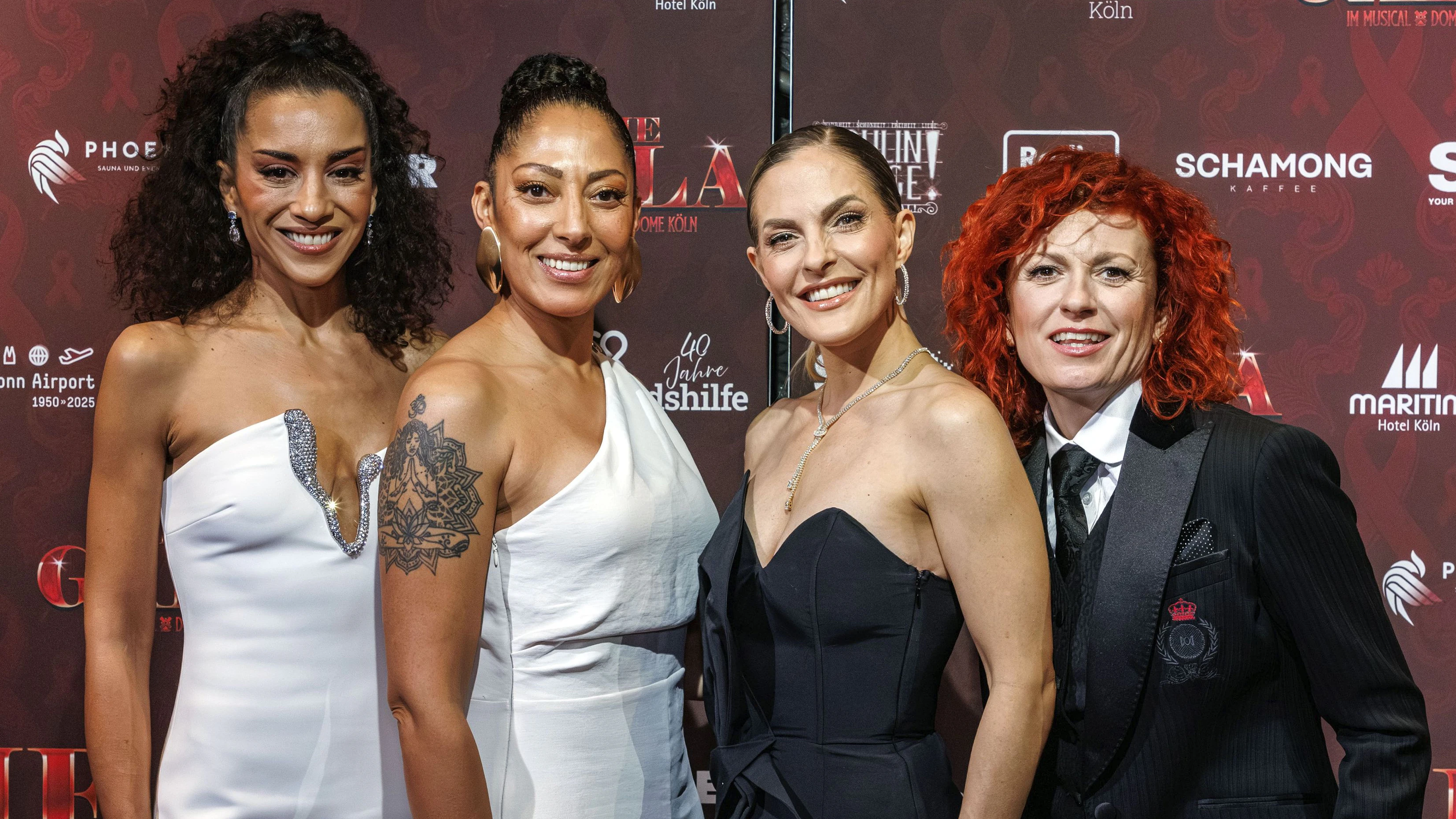Nadja Benaissa, Sandy Mölling, Jessica Wahls und Lucy Diakovska kehrten als "No Angels" zurück.