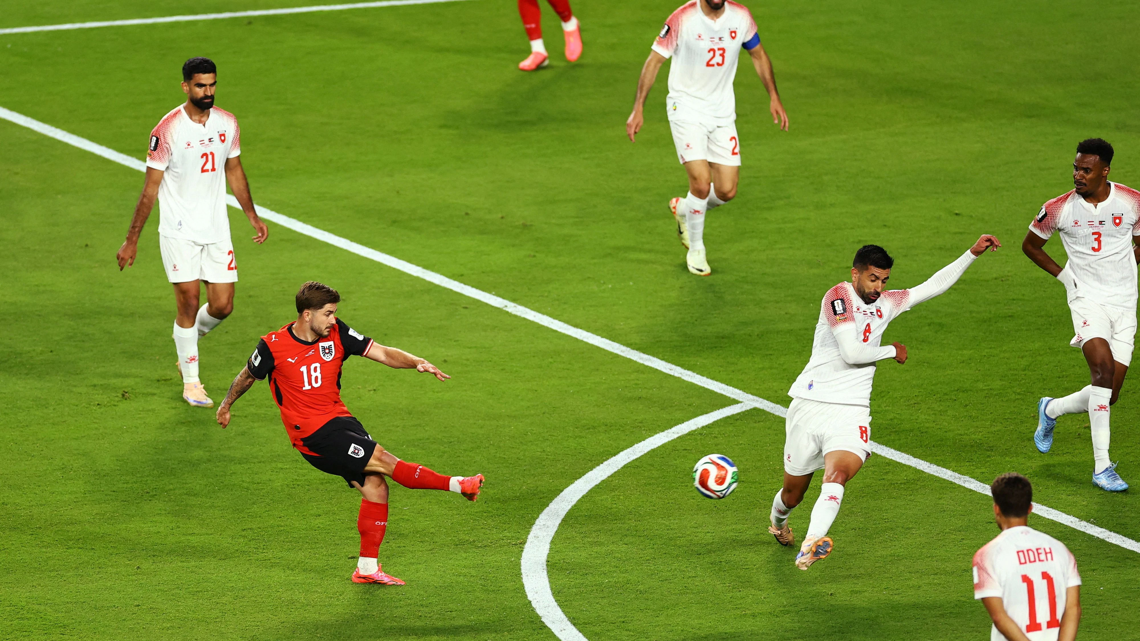 Romano Schmid erzielt das 1:0 aus großer Distanz.