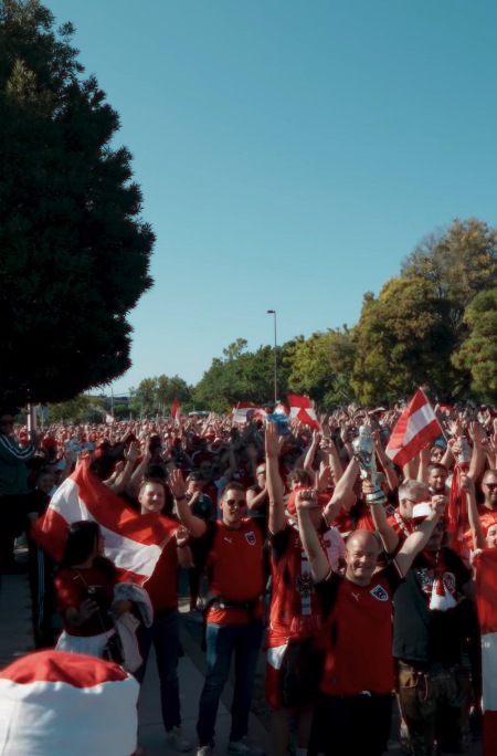 Österreichs Fans ziehen zum Stadion