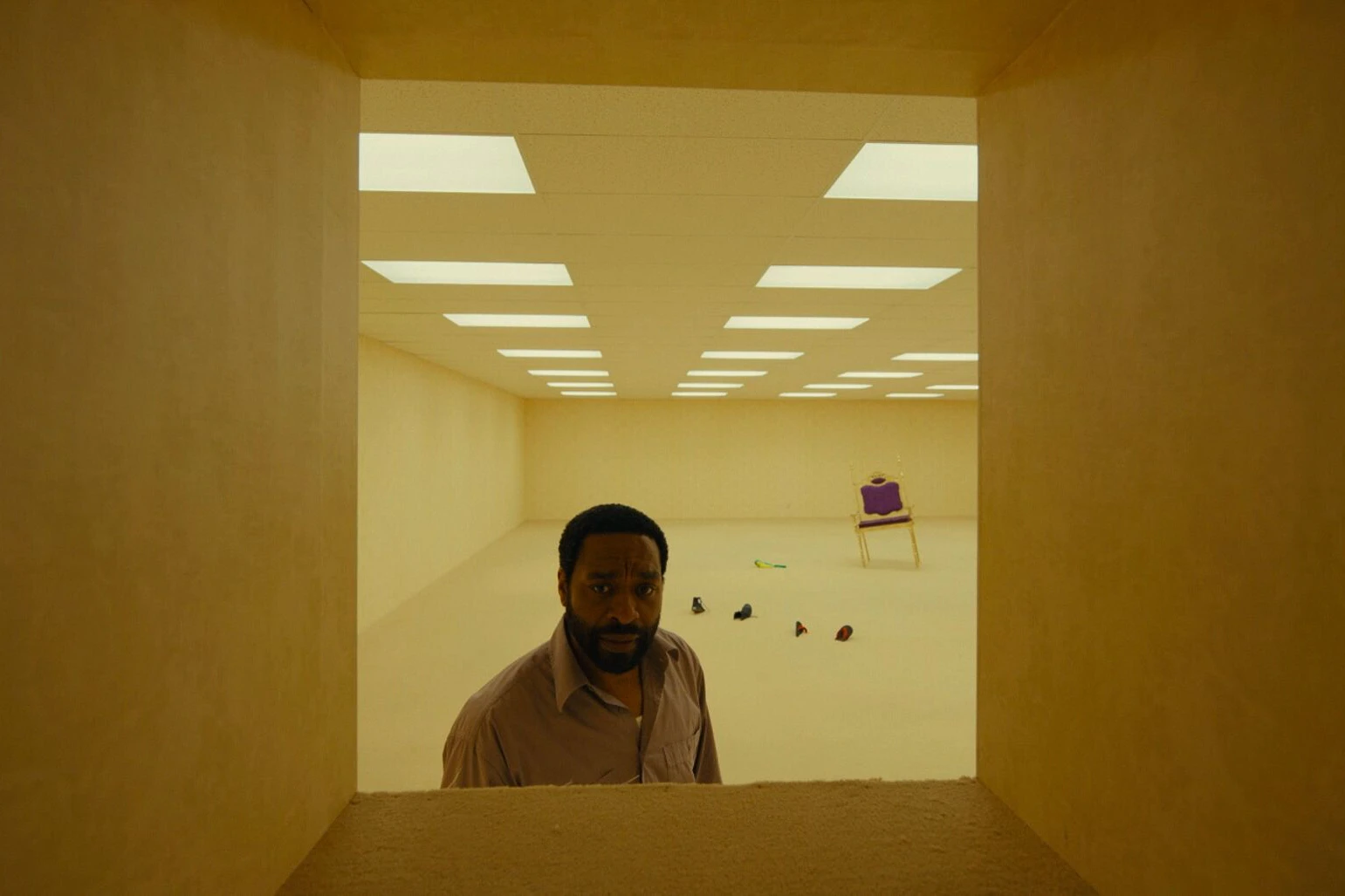 Beängstigend: Architekt Clark (Chiwetel Ejiofor) im (Psycho-)Horror "Backrooms"