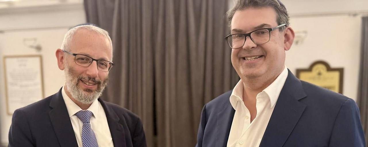 Wiens neuer Oberrabbiner Yaron Nisenholz mit IKG-Präsident Oskar Deutsch