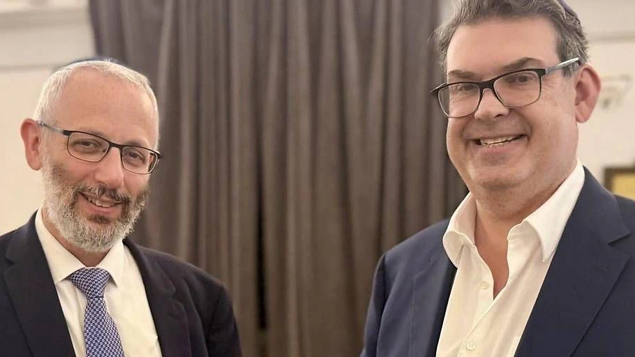 Wiens neuer Oberrabbiner Yaron Nisenholz mit IKG-Präsident Oskar Deutsch