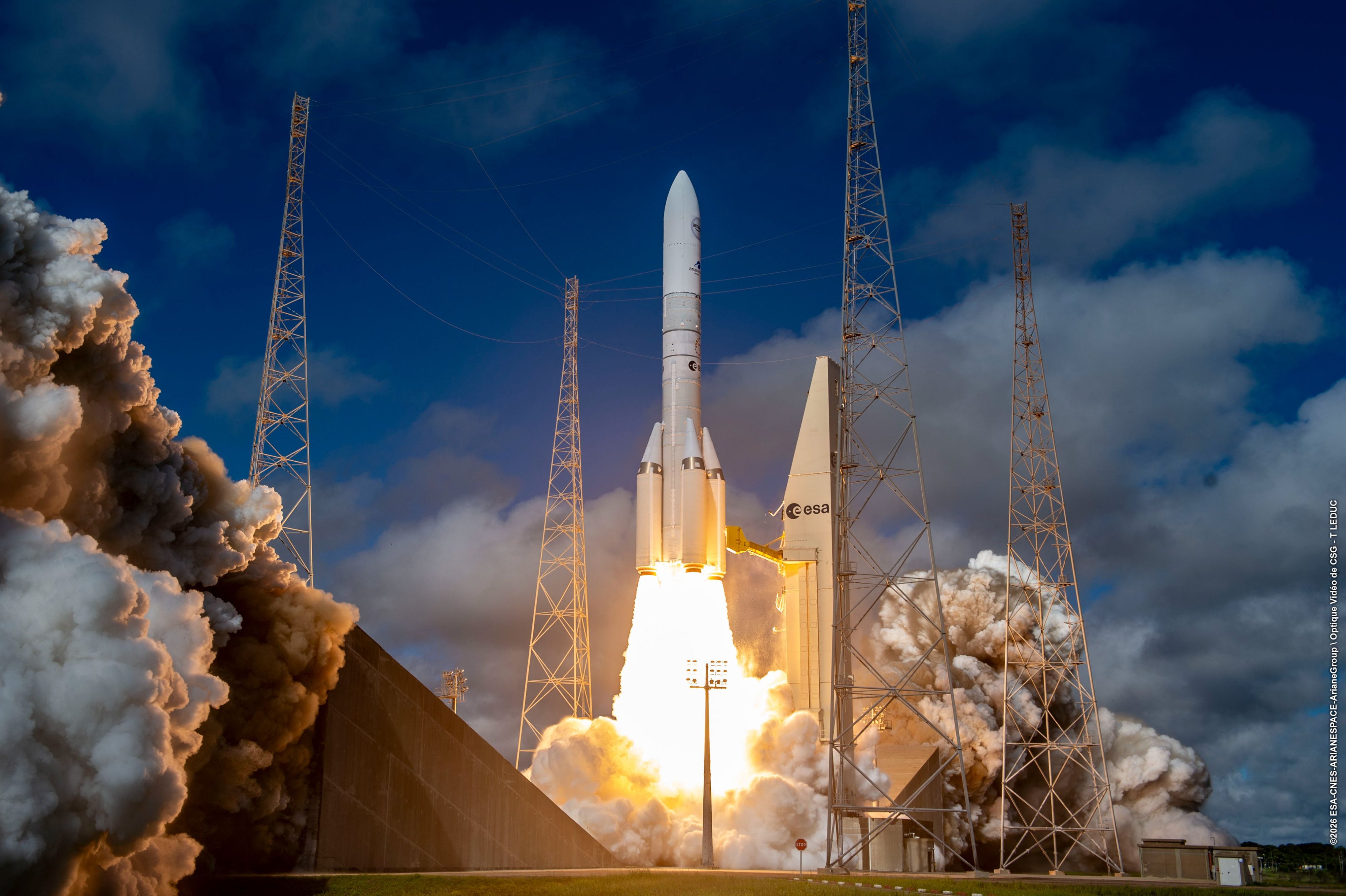 Der Erstflug der Ariane 6 fand im Sommer 2024 statt. Seitdem wurde die Rakete stetig weiterentwickelt.