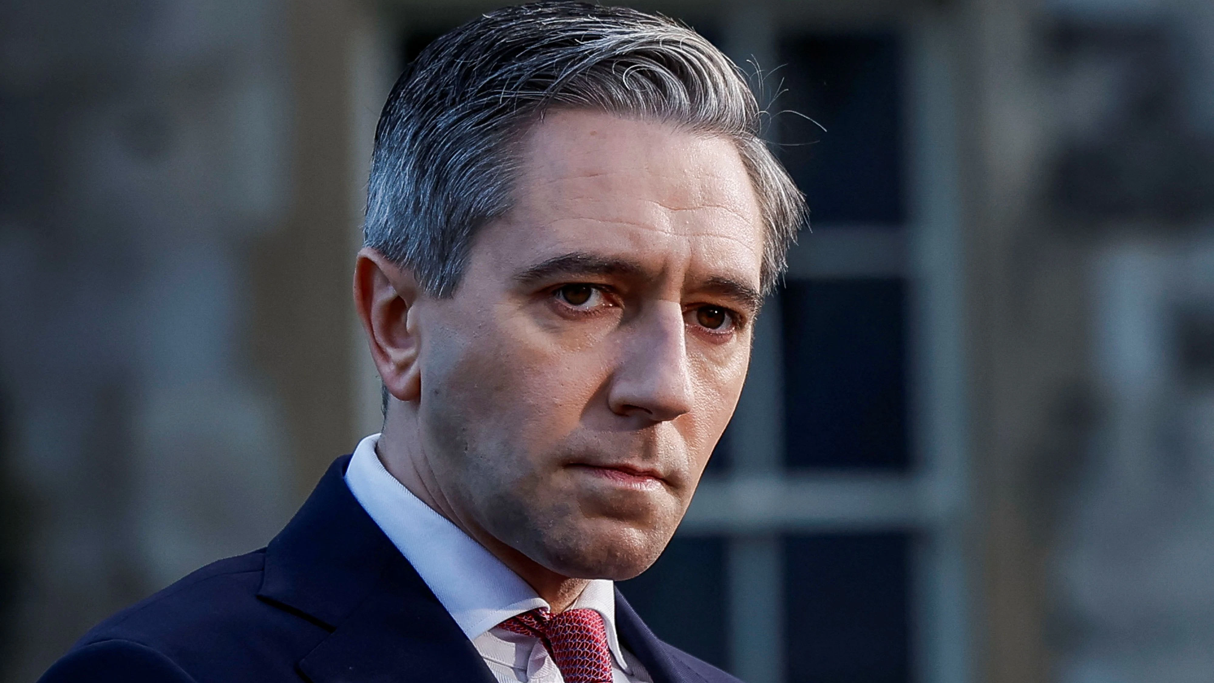 Premierminister Simon Harris stimmt für die Änderung