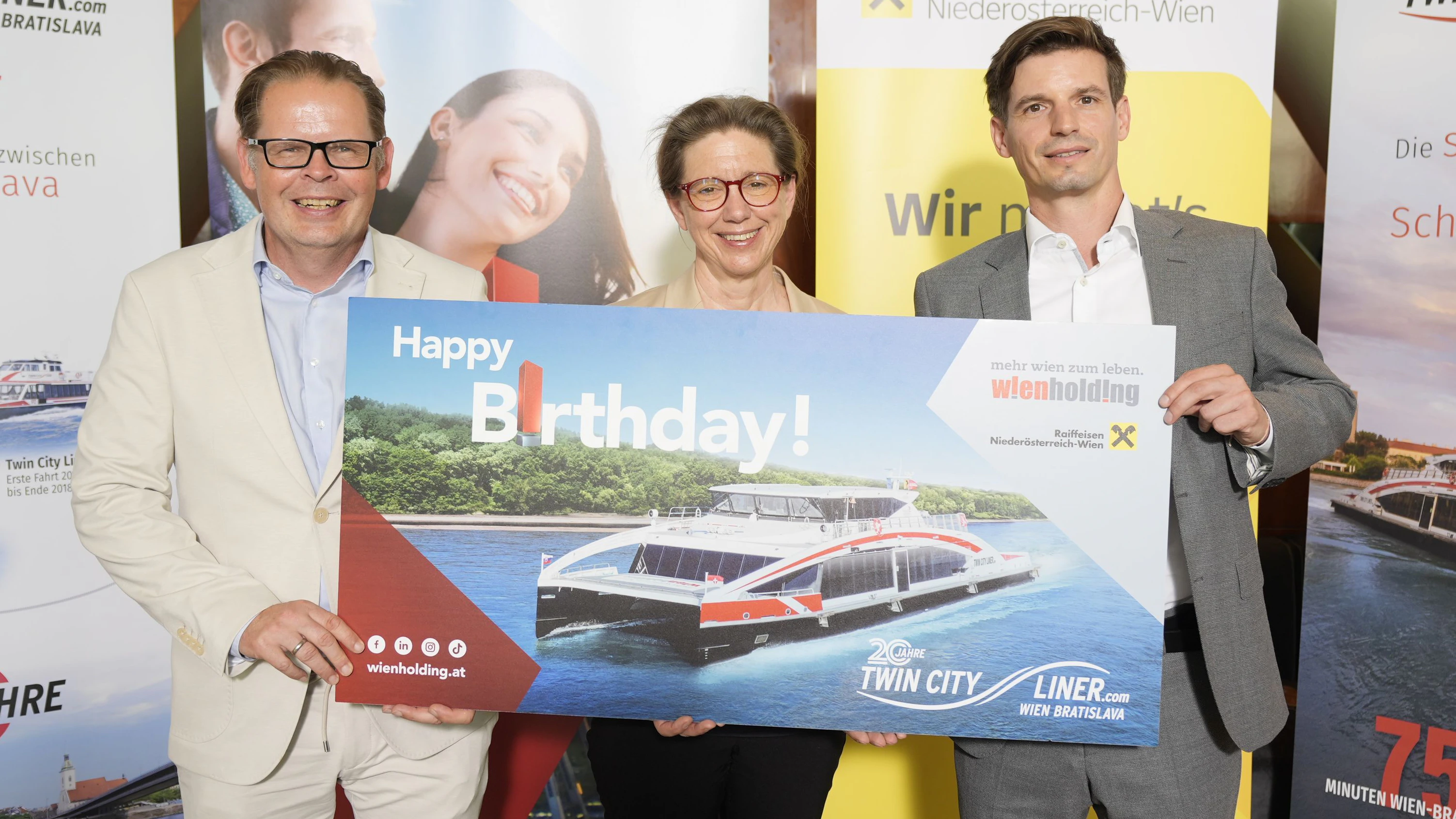 v.l.: Gerd Krämer (Central Danube), Wien Holding-Geschäftsführerin Karin Ramser und Severin Leopold (Central Danube) 