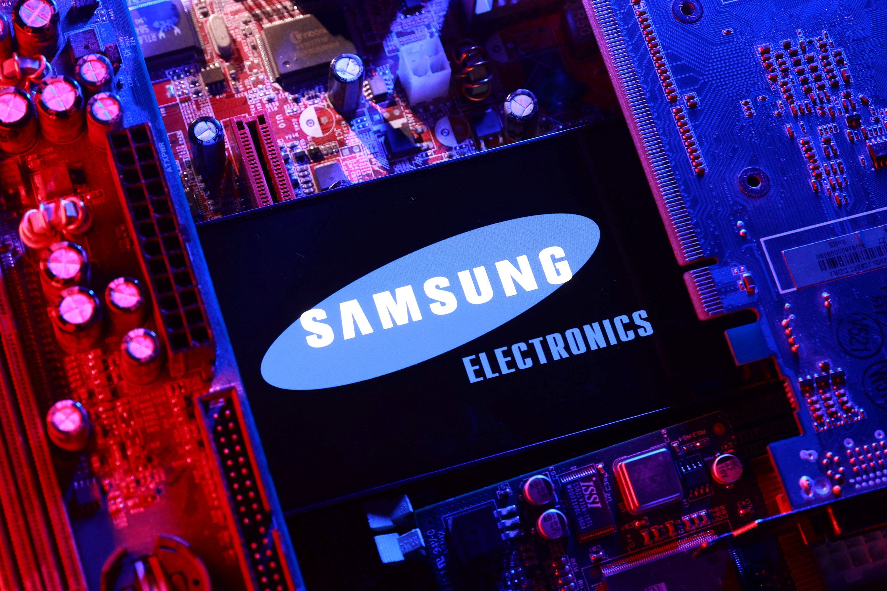 Laut Branchenberichten verzeichnet der Elektronikkonzern deutlich mehr Anfragen und Aufträge zur Chipfertigung von Großunternehmen.