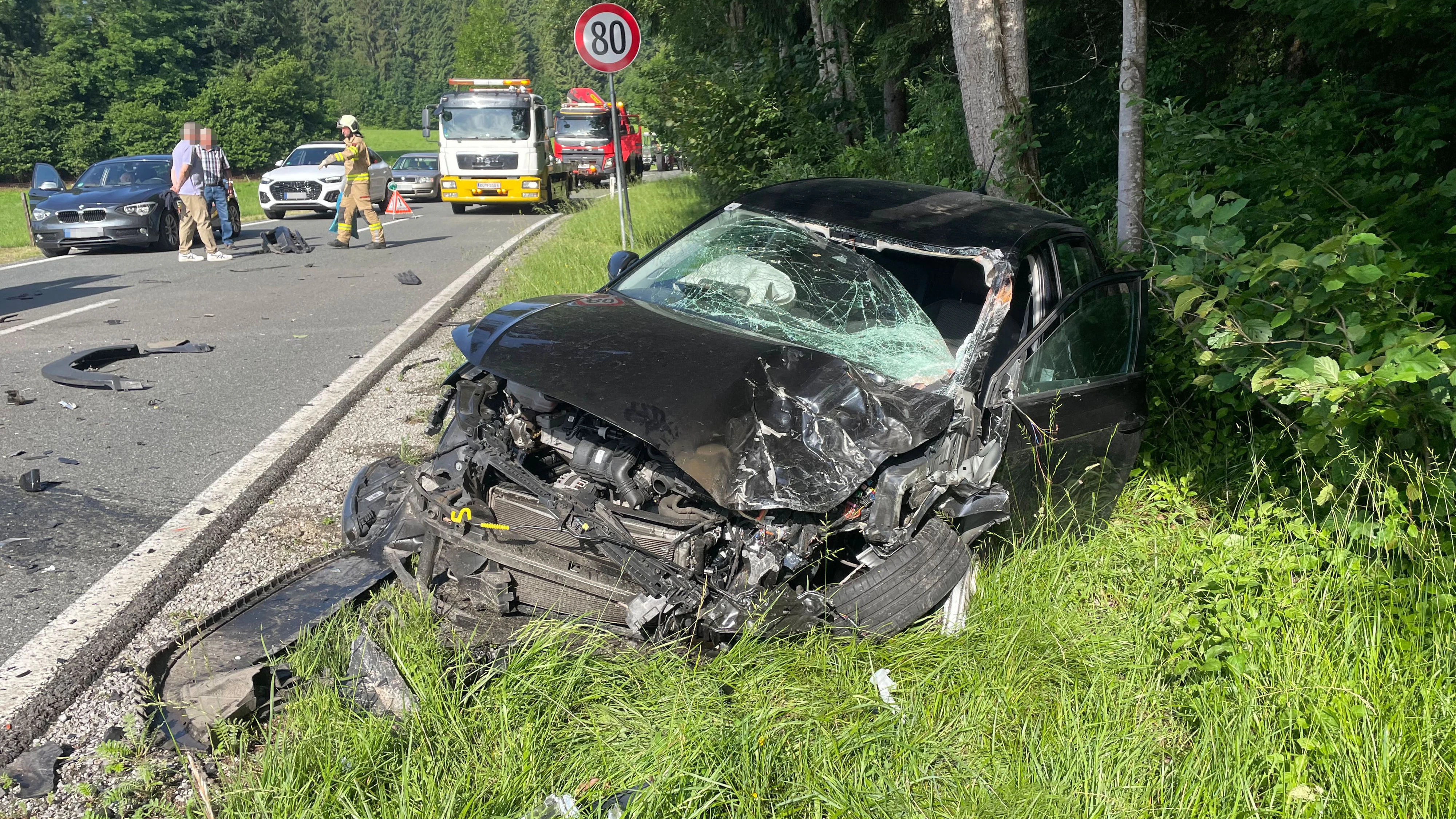 Heute.at - Frontalcrash mit Lkw! 18-Jähriger ins Spital geflogen