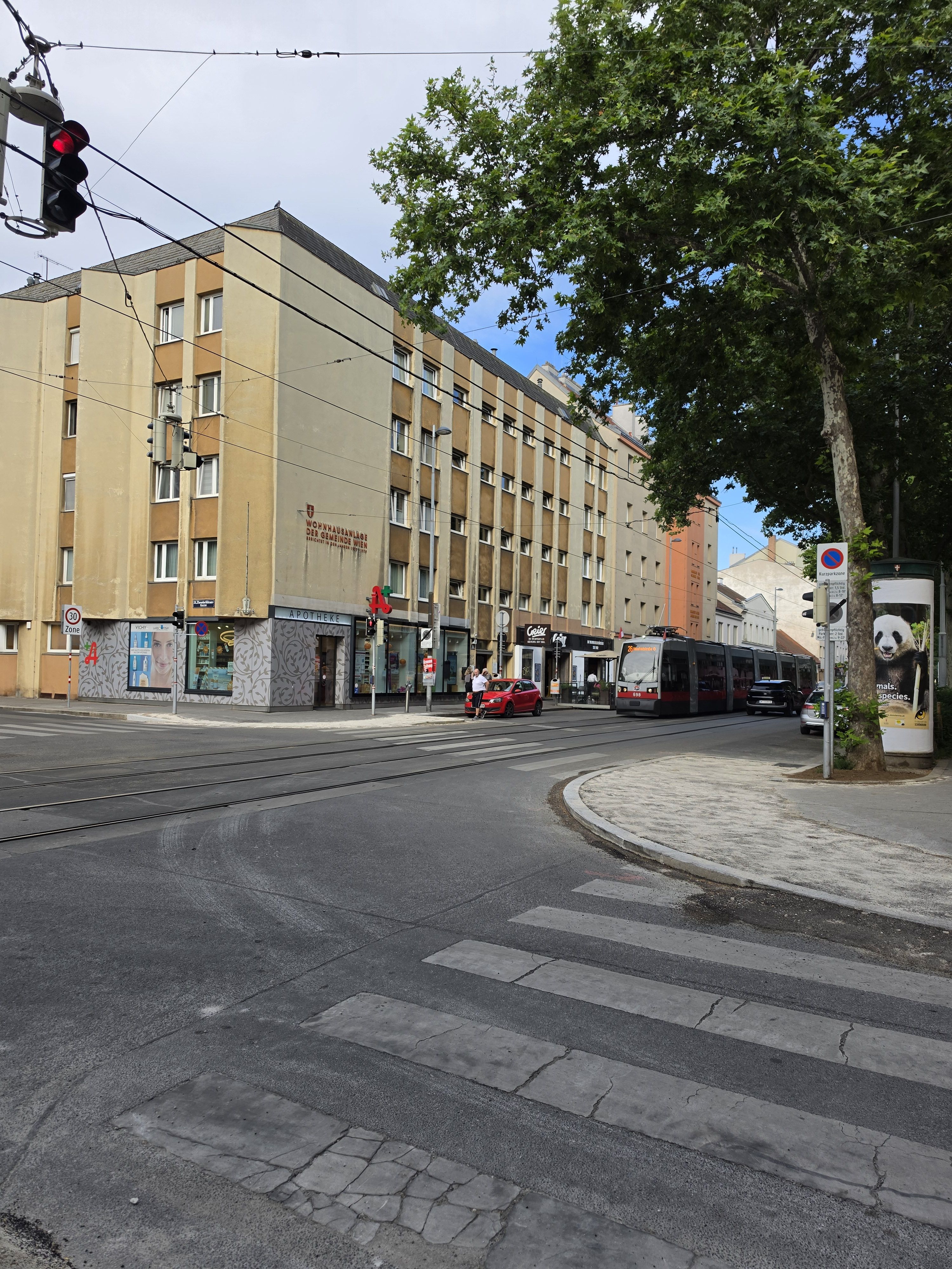 Die Straßenbahnen stehen aufgrund eine Störung. 