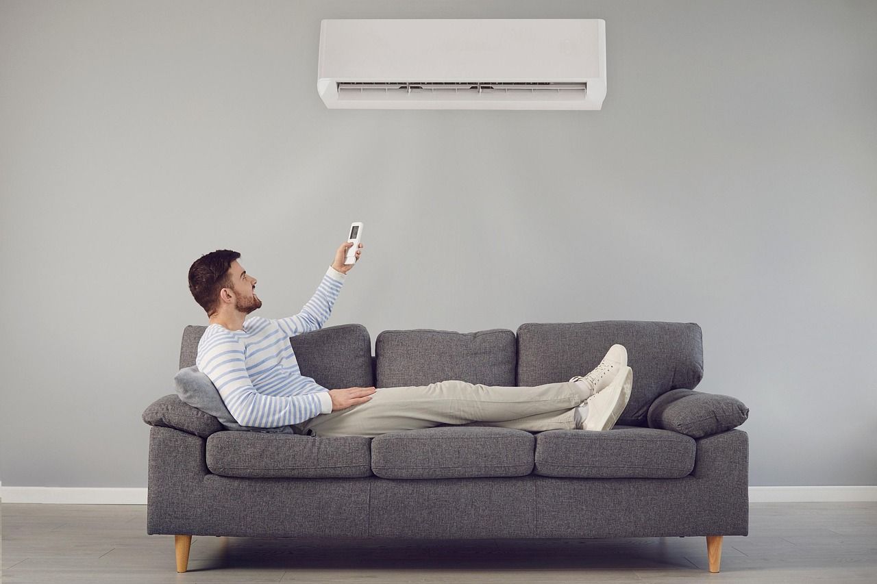 Moderne Klimaanlage im Wohnzimmer
