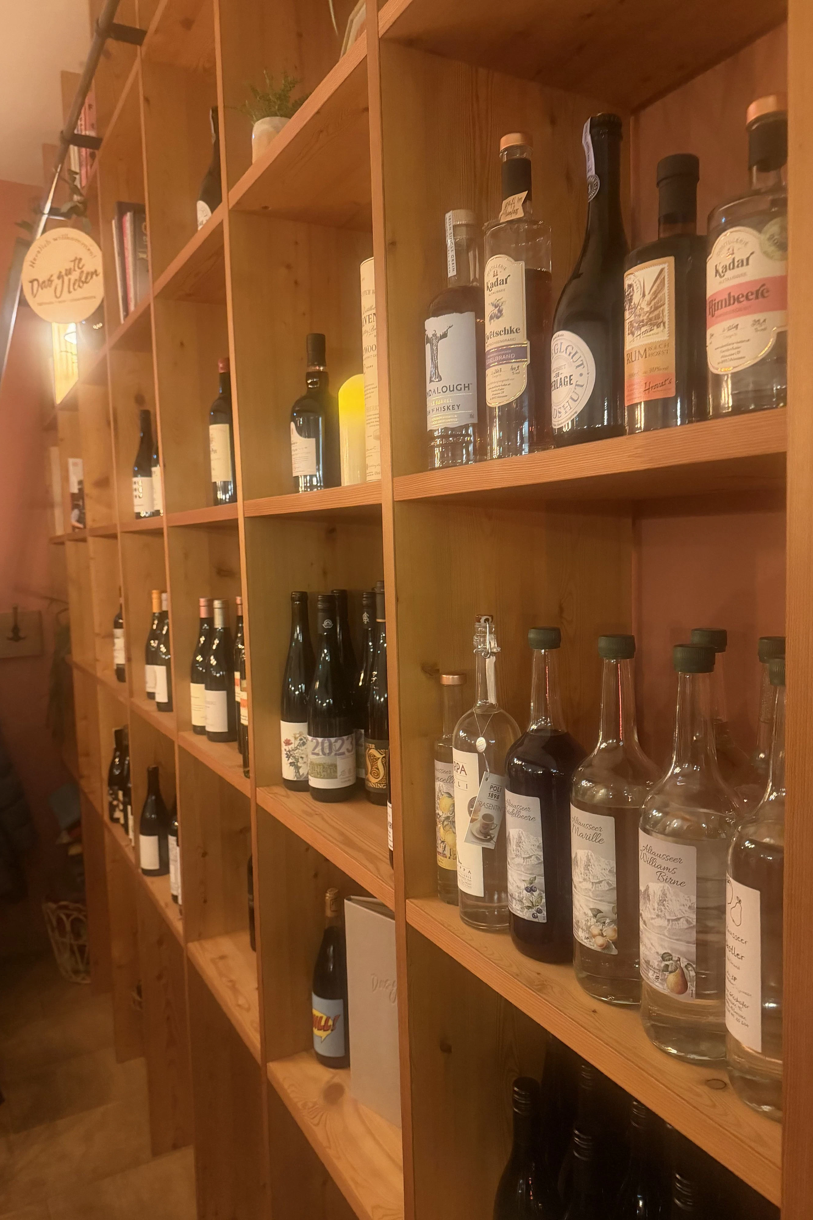 Wein & Schnaps: Im "Guten Leben" stehen die Argumente ordentlich im Regal