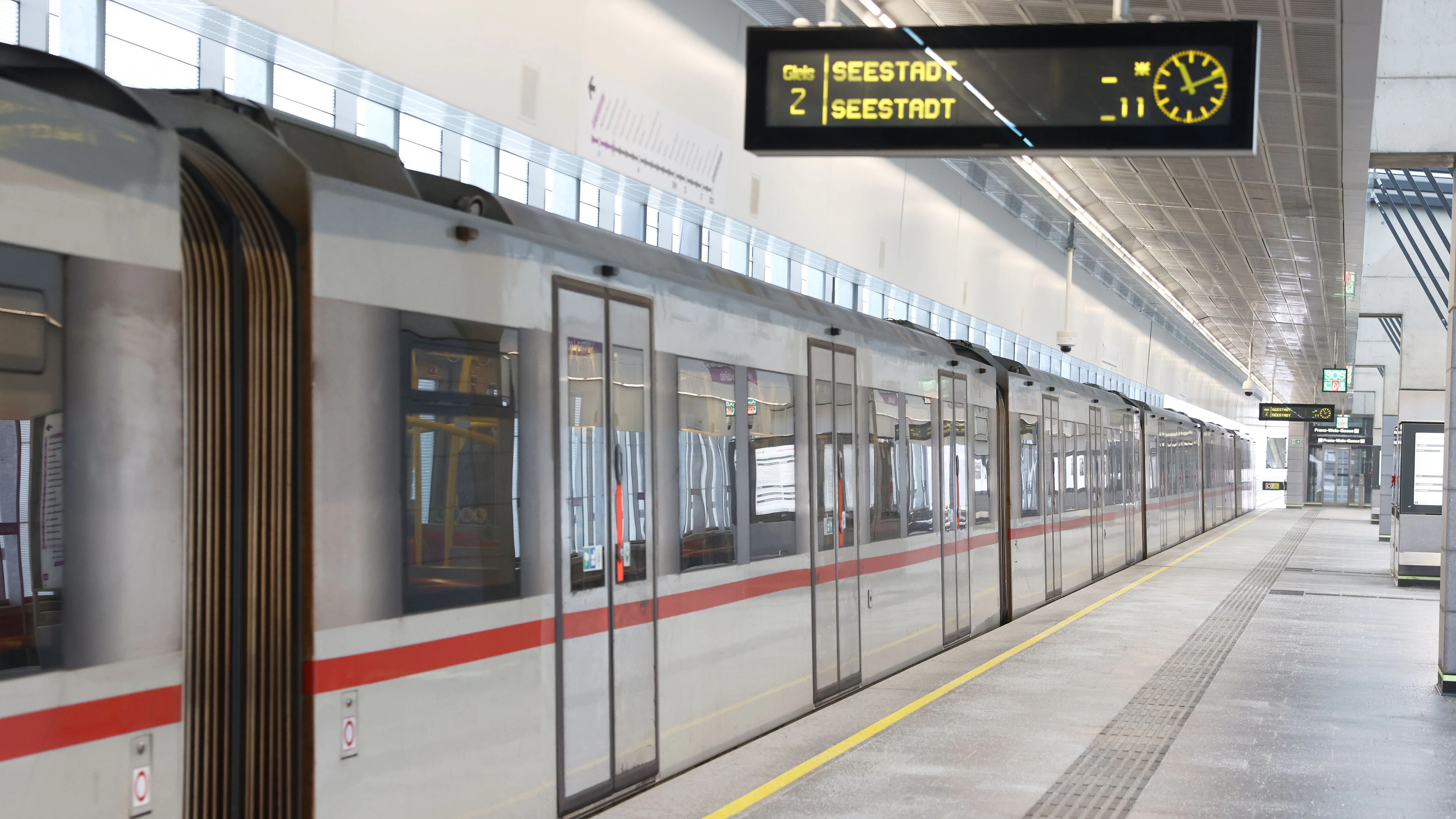 20260116 / eröffnung der u2  ubahn station wiener linien lina-loos-platz mit str ulli sima / foto: sabine hertel / tageszeitung heute