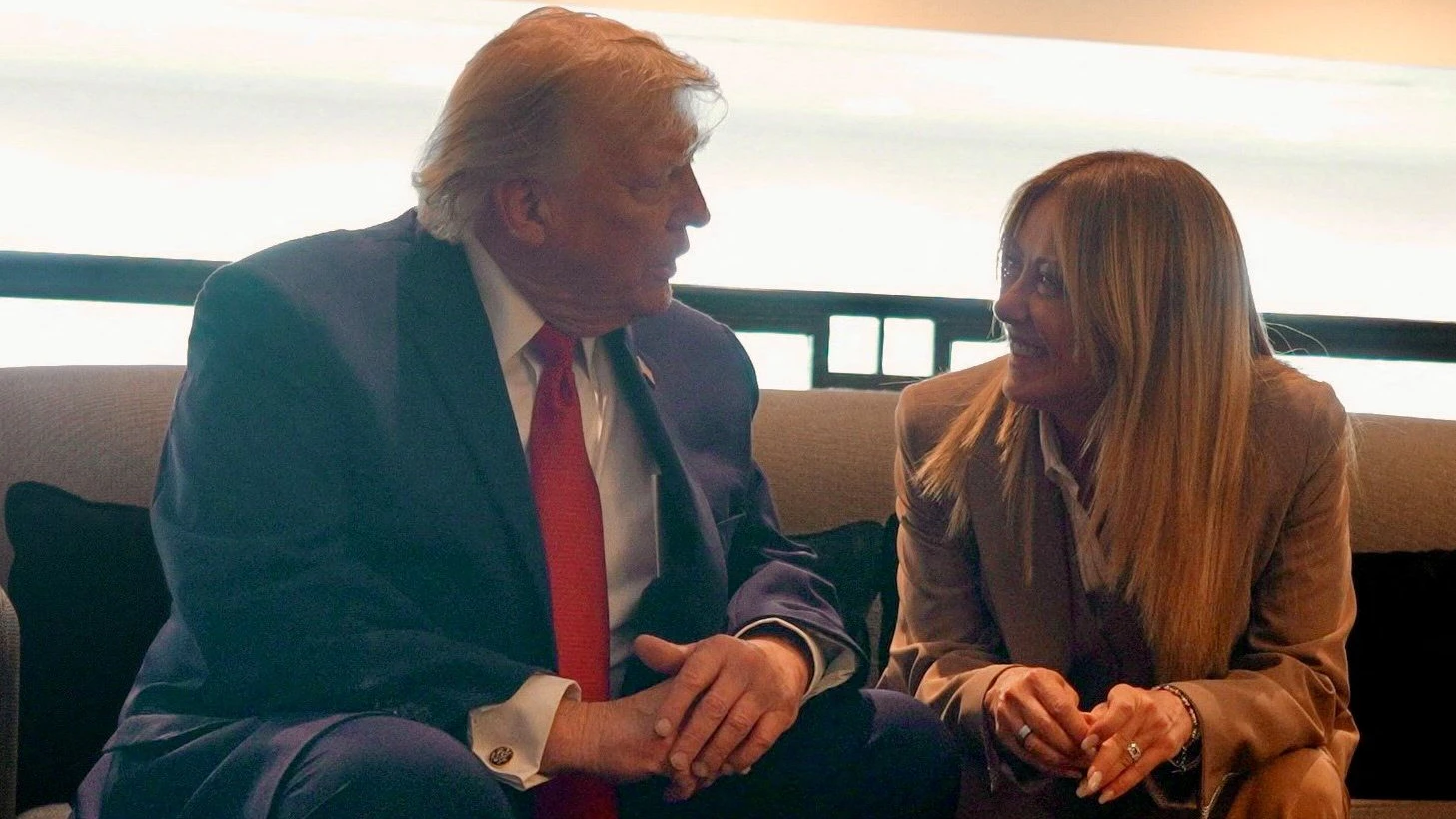 Heute.at - Meloni weist Trumps Foto-Vorwurf als erfunden zurück