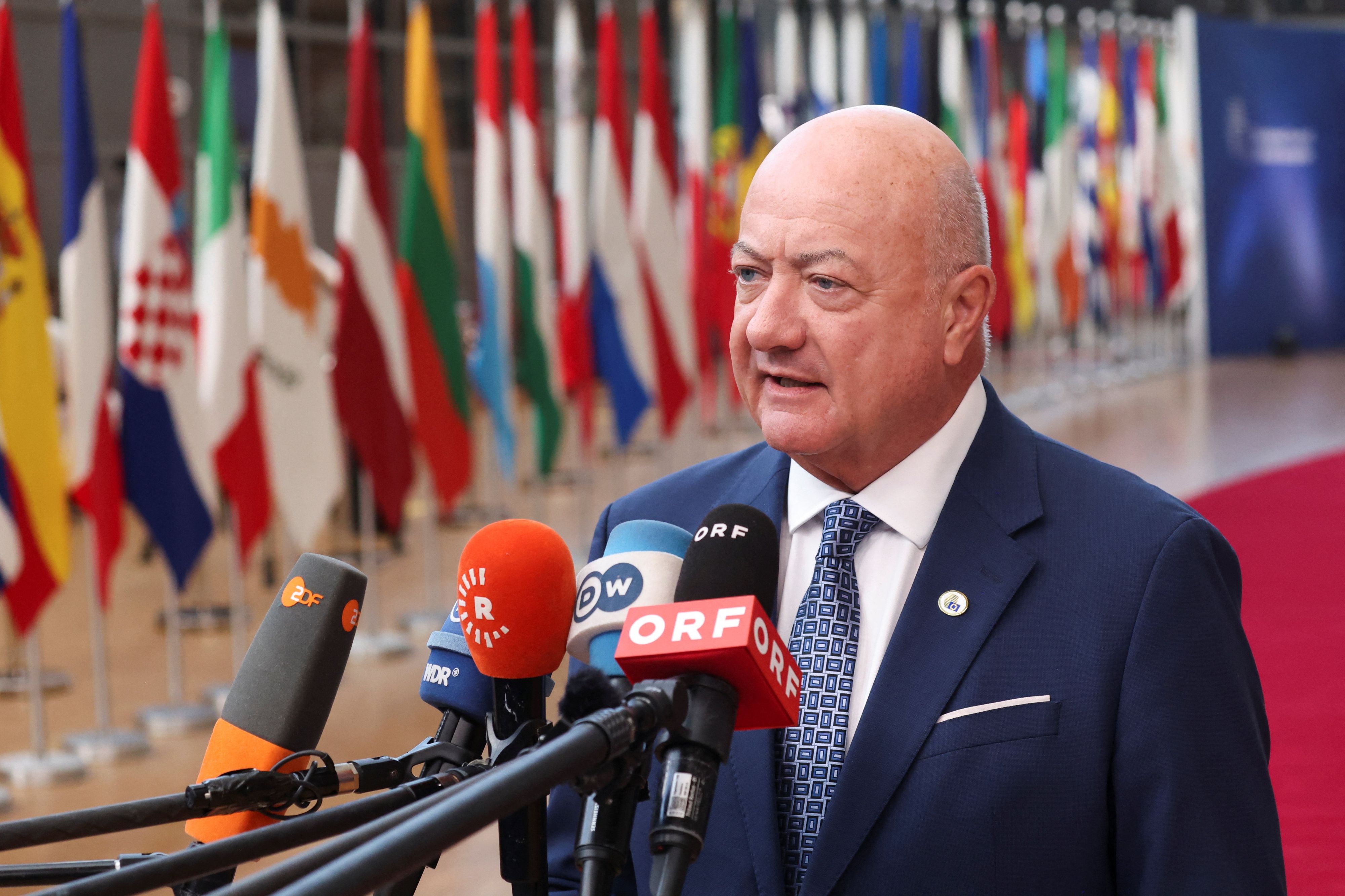 Kanzler Stocker setzt sich für Sparmaßnahmen in der EU ein. 