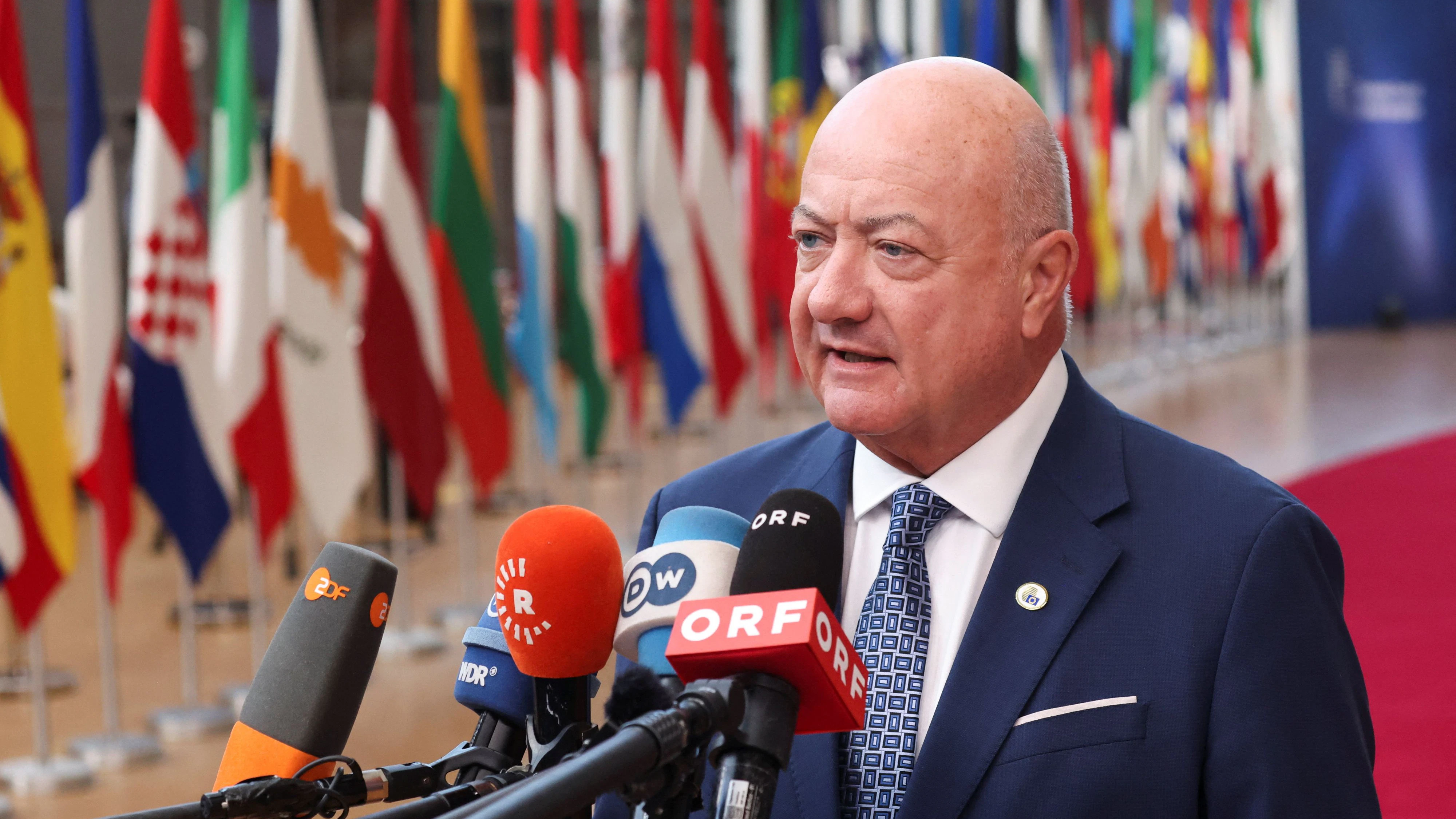 Kanzler Stocker setzt sich für Sparmaßnahmen in der EU ein. 