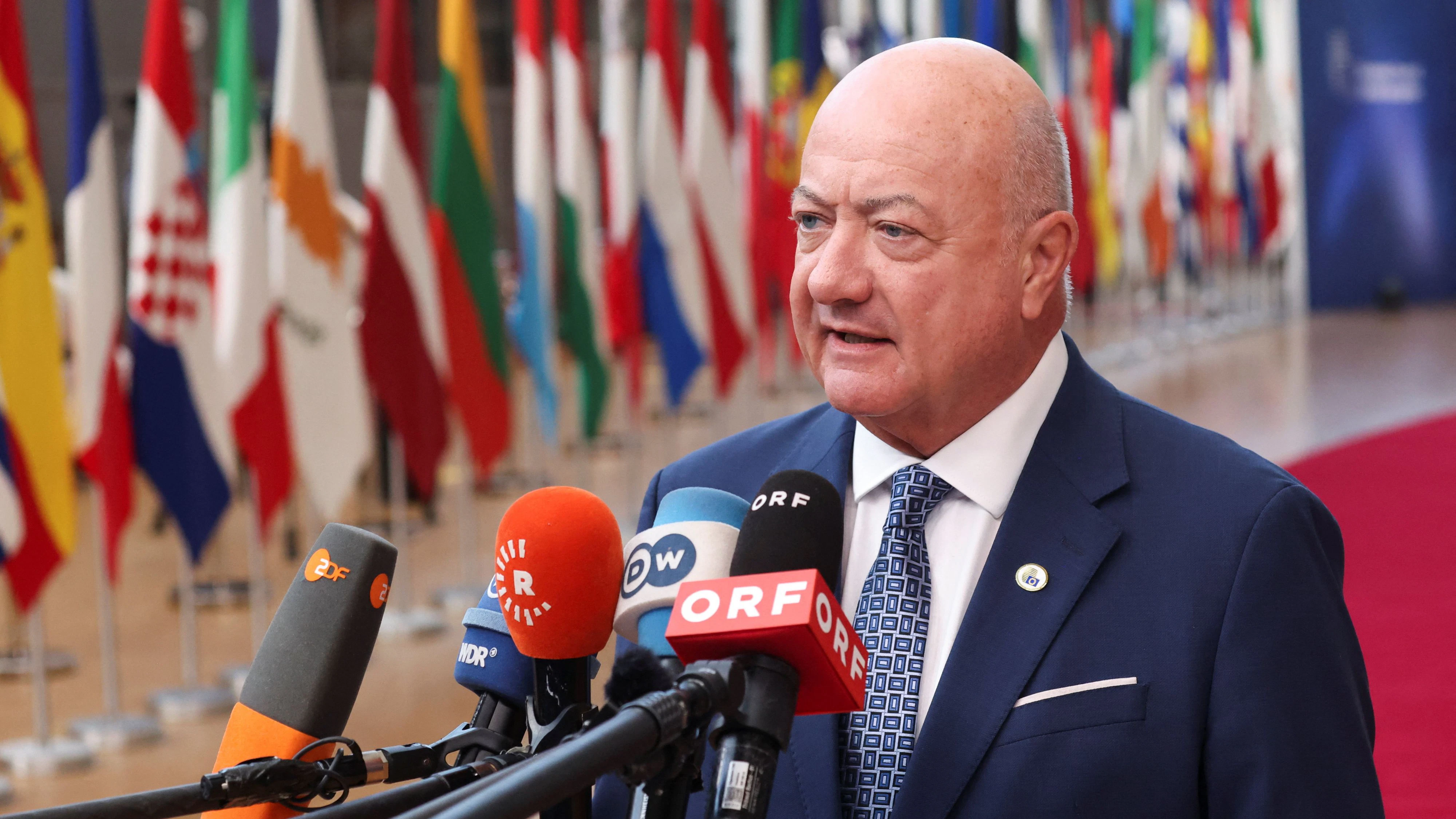 Kanzler Stocker setzt sich für Sparmaßnahmen in der EU ein. 