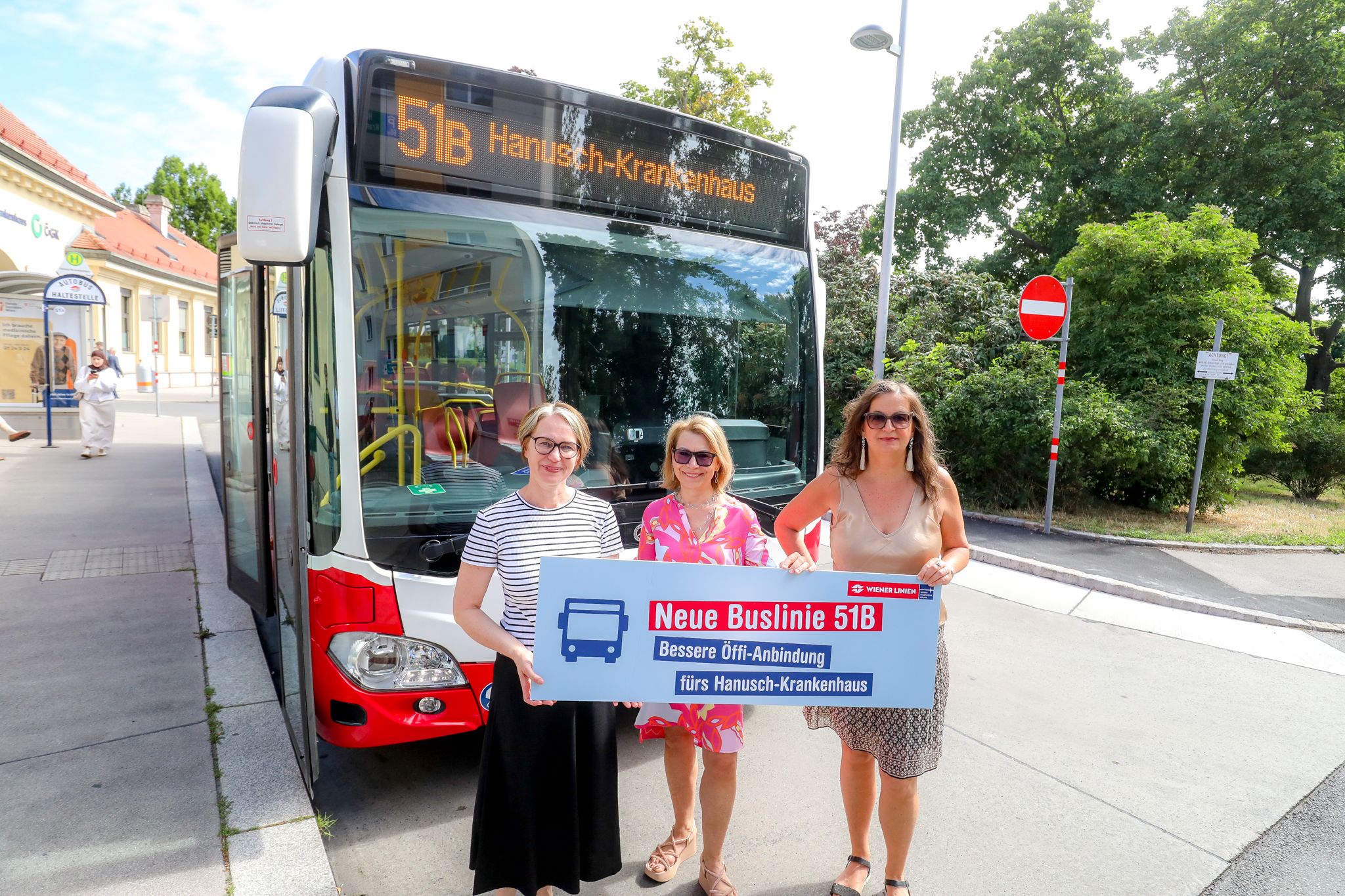 (v.l.) Michaela Schüchner (Bezirksvorsteherin Penzing), Alexandra Reinagl (Geschäftsführerin Wiener Linien) und Ulli Sima (Öffi-Stadträtin)