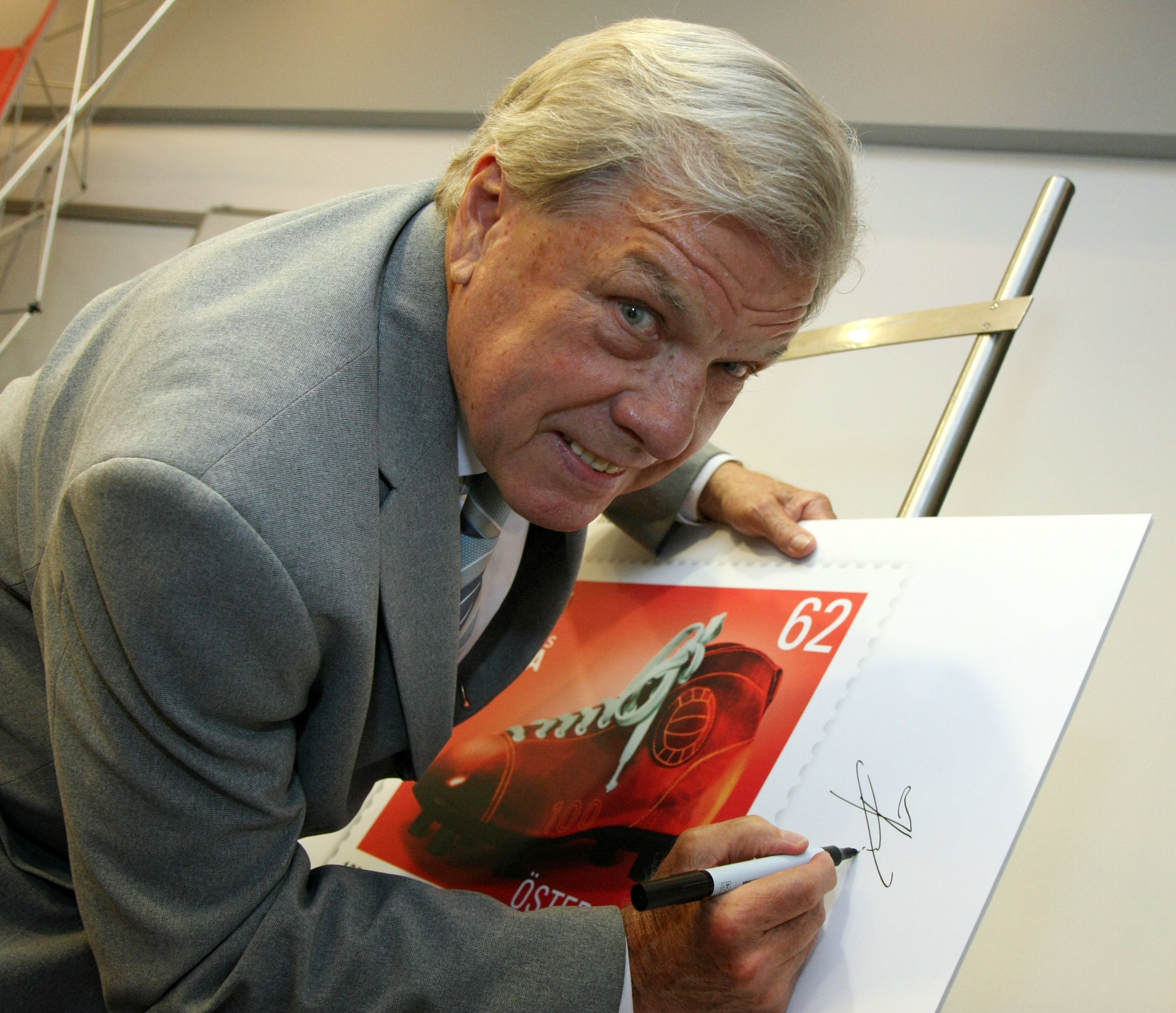 Hans Buzek.