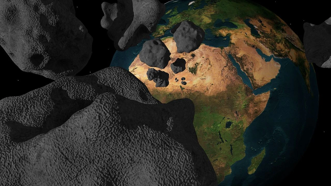 Heute.at - Dieser Asteroid torkelt durchs Weltall