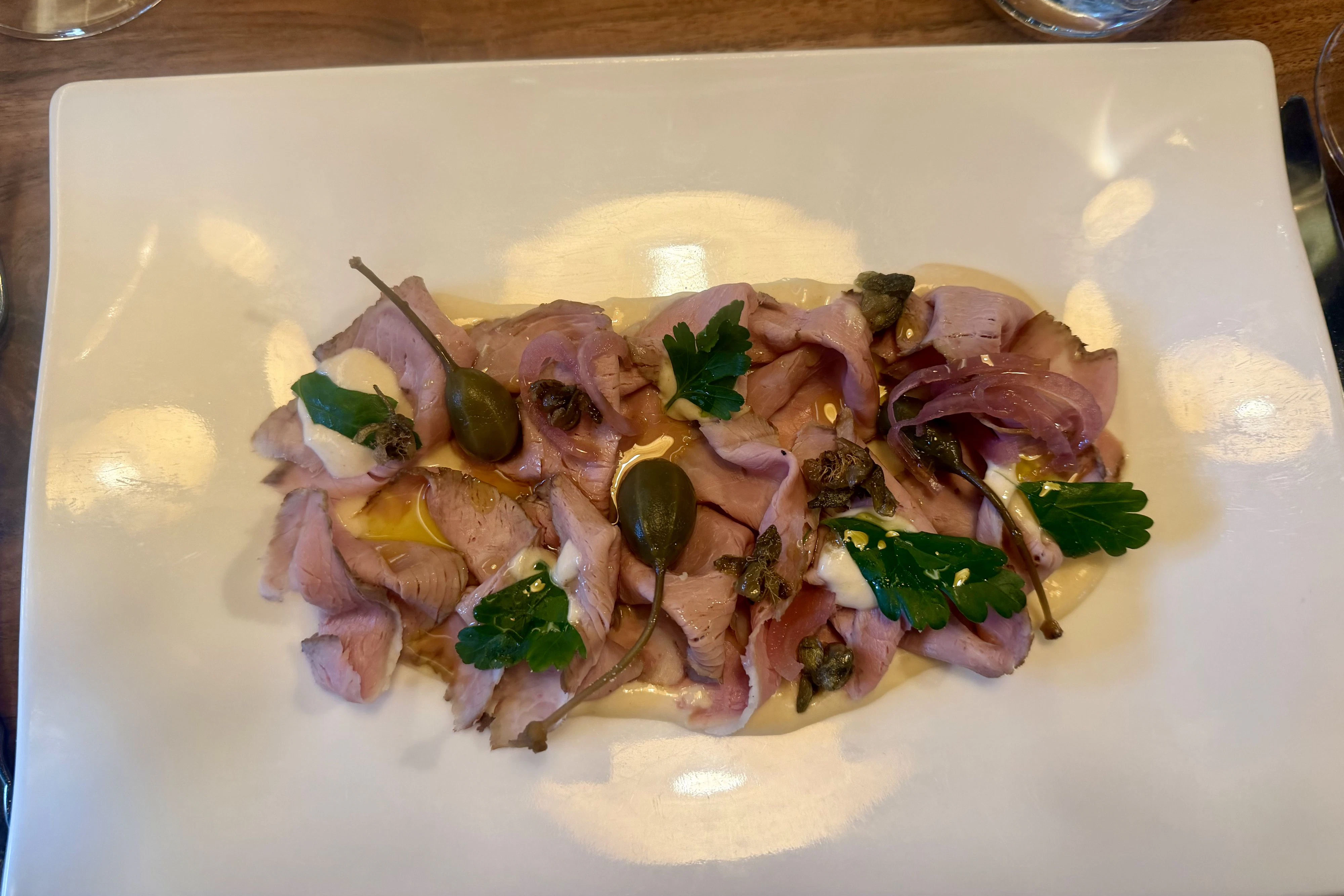 Vitello vom Räuchersaibling | Kalbstafelspitz | Kapern