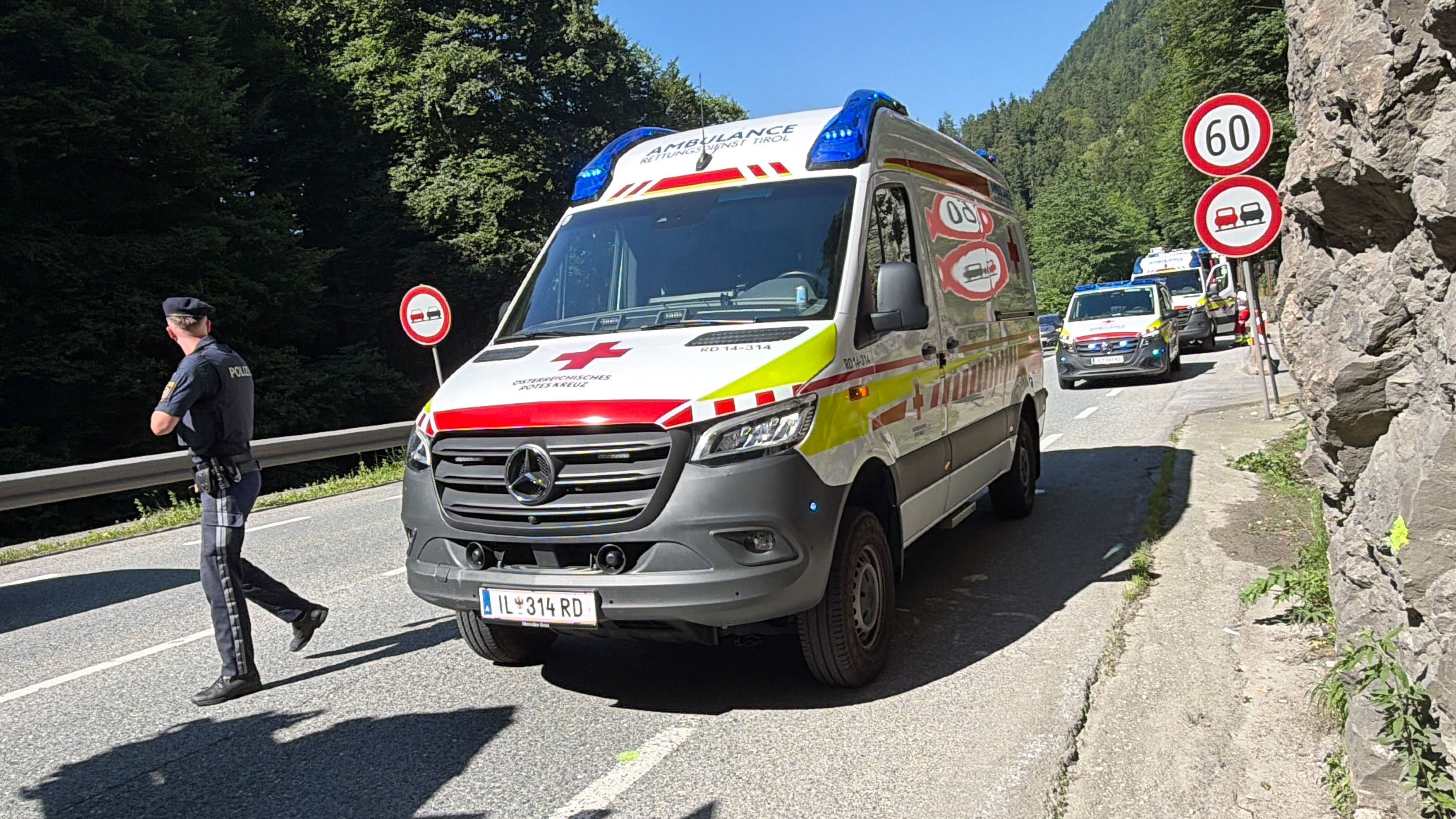 Der Verletzte musste ins Krankenhaus gebracht werden. Archivbild.