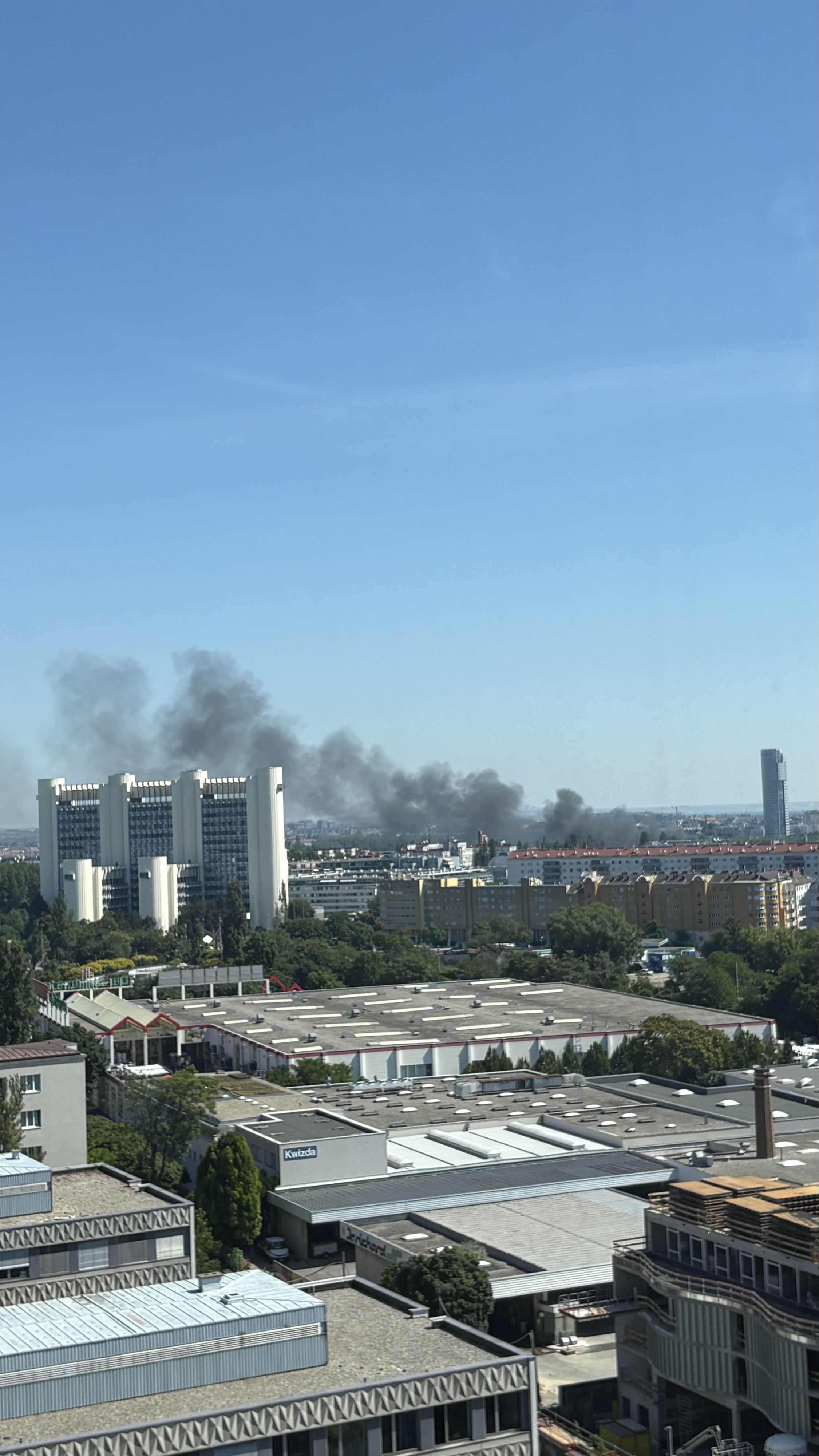 Großeinsatz: Feuer auf der Floridsdorfer Brücke