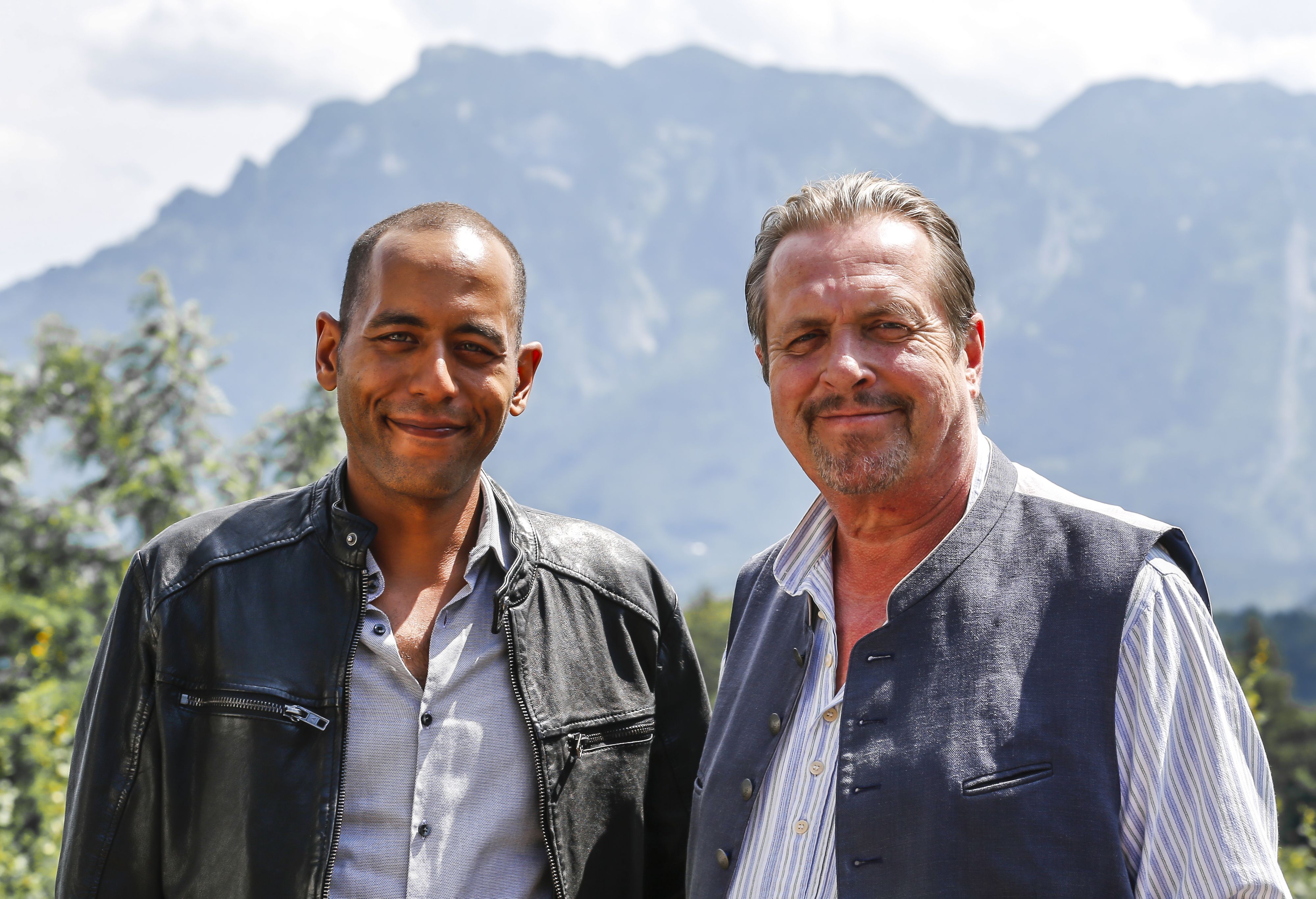 Peter Marton mit seinem Kollegen Andreas Giebel (r).