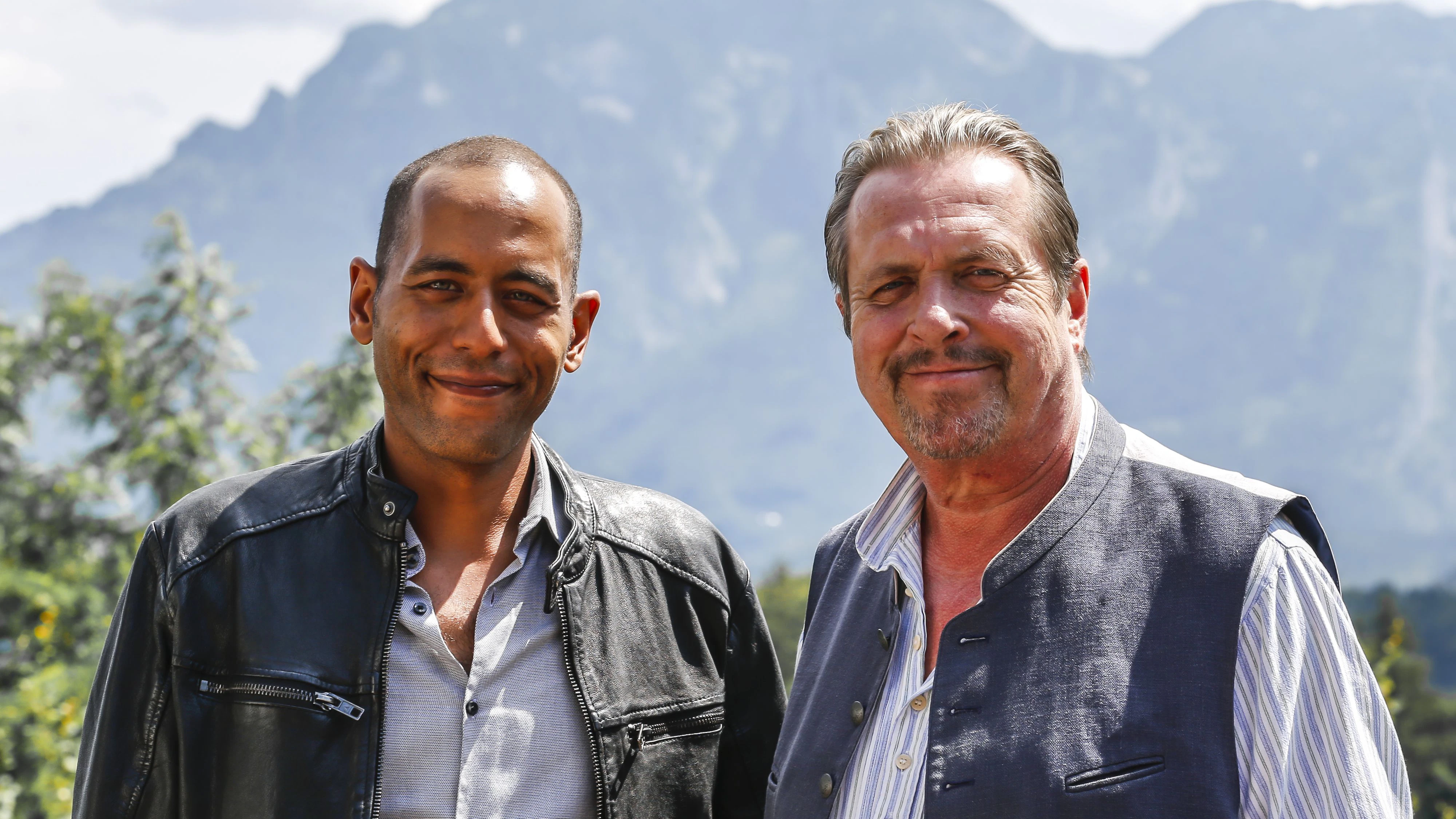 Peter Marton mit seinem Kollegen Andreas Giebel (r).