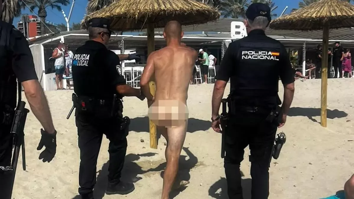 Heute.at - Polizei jagt nackte Österreicher am Ballermann