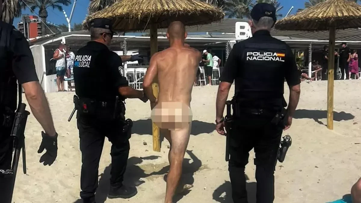 Die drei Österreicher wurden angezeigt, nachdem sie sich nackt am Strand in Mallorca aufgehalten hatten.
