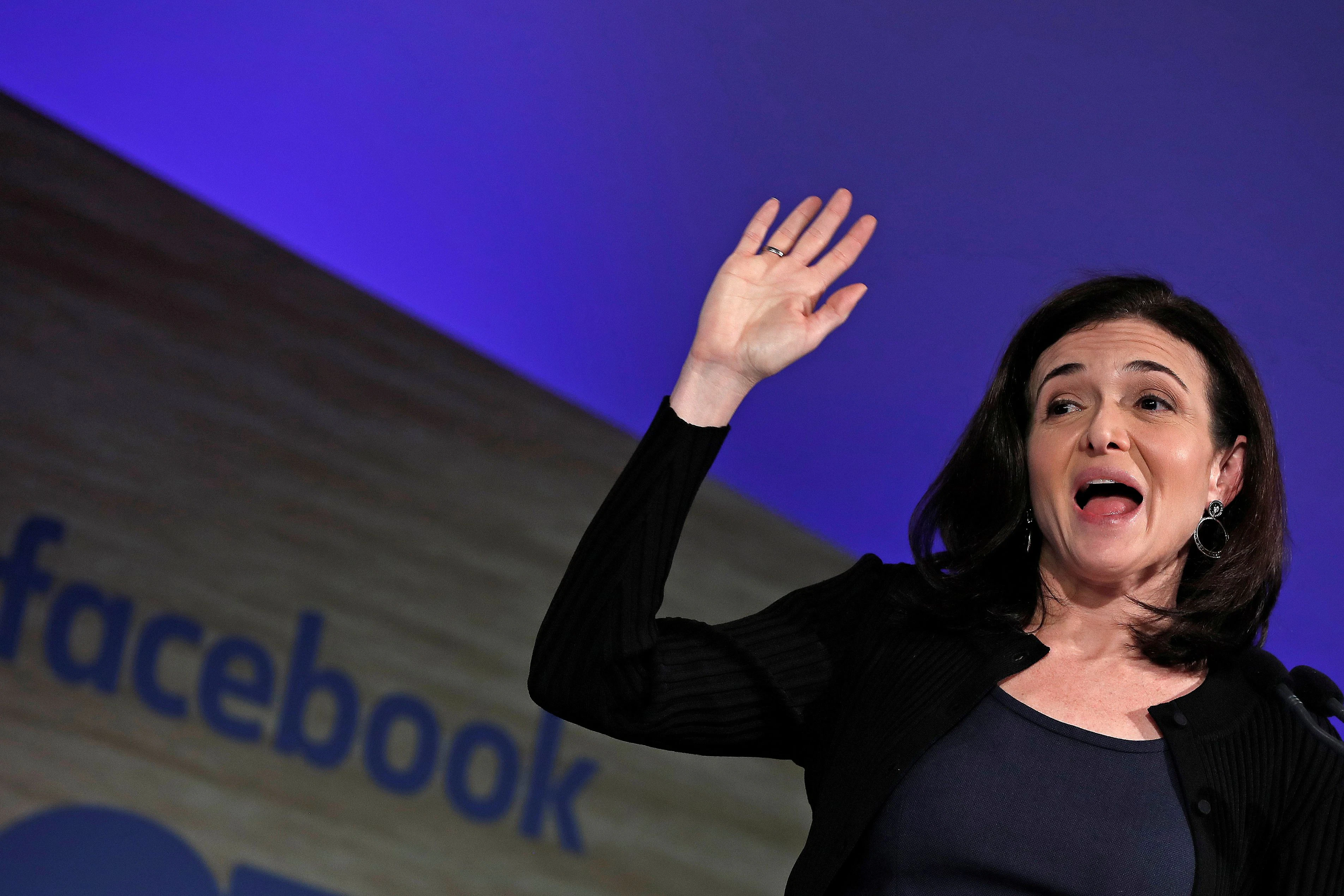 Nötigte laut Autorin Sarah Wynn-Williams, Mitarbeiterinnen bei ihr im Bett zu schlafen: Facebook-Vize Sheryl Sandberg