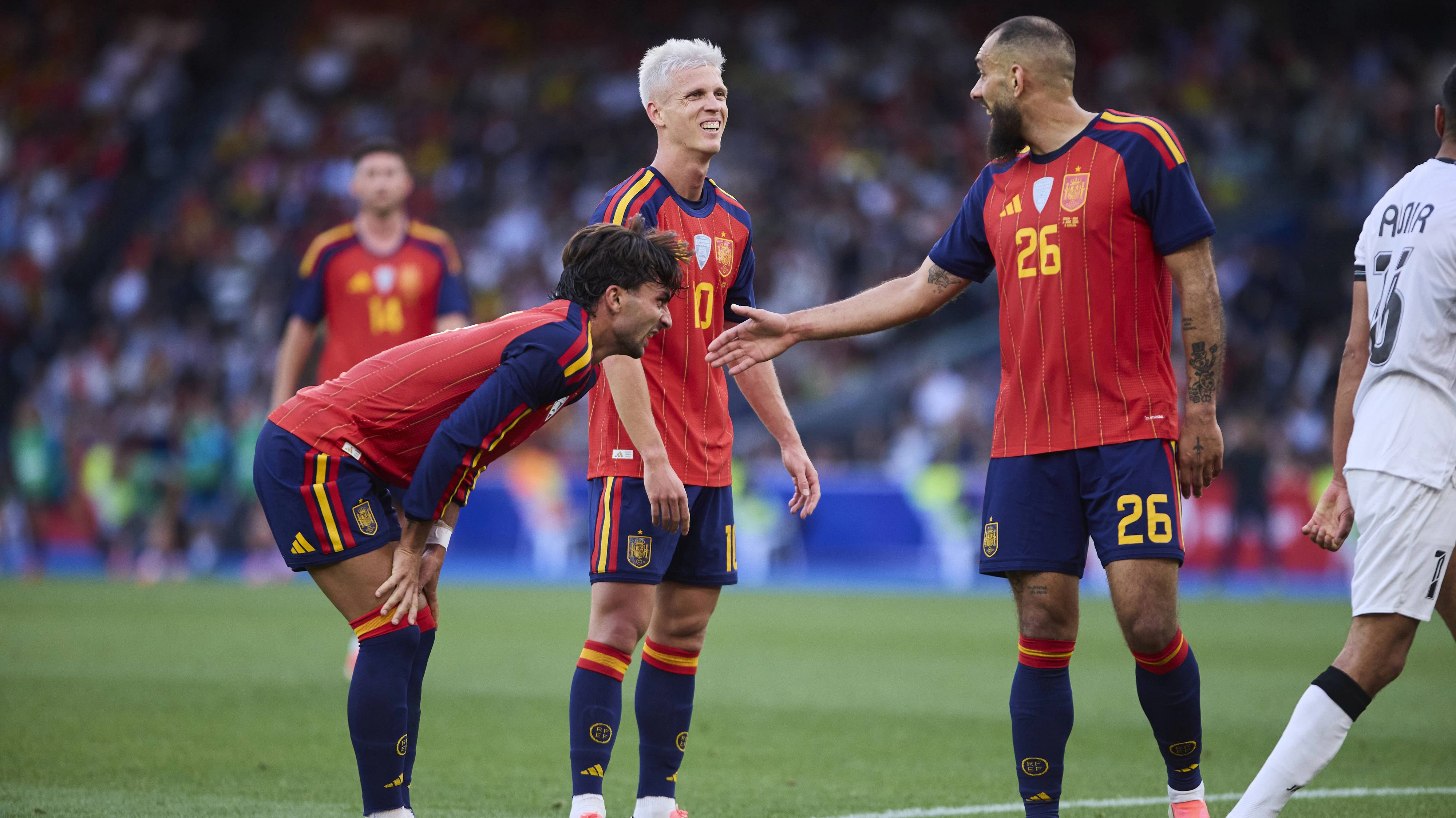 Spain v Iraq - International Friendly, Länderspiel, Nationalmannschaft LA CORUNA, SPAIN - JUNE 04: Ferran Torres of Spain reacts with Dani olmo of Spain and Borja Iglesias of Spain during an international friendly match between Spain and Iraq at Abanca-Riazor Stadium on June 04, 2026 in La Coruna, Spain. Photo by Diego Simon/Photo Players Images/Magara Press La Coruna Abanca Riazor Stadium Spain Copyright: xDiegoxSimonx