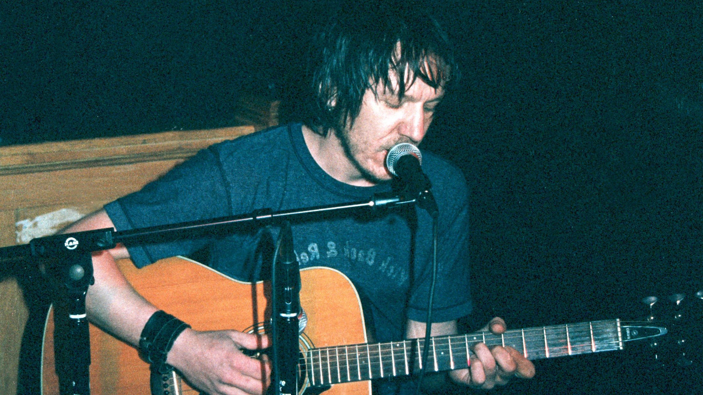 Elliott Smith performs an intimate acoustic set at Lit in New York City s East Village - 30 01 03  FAM11961 Copyright: xFAMOUS. x 04546593
