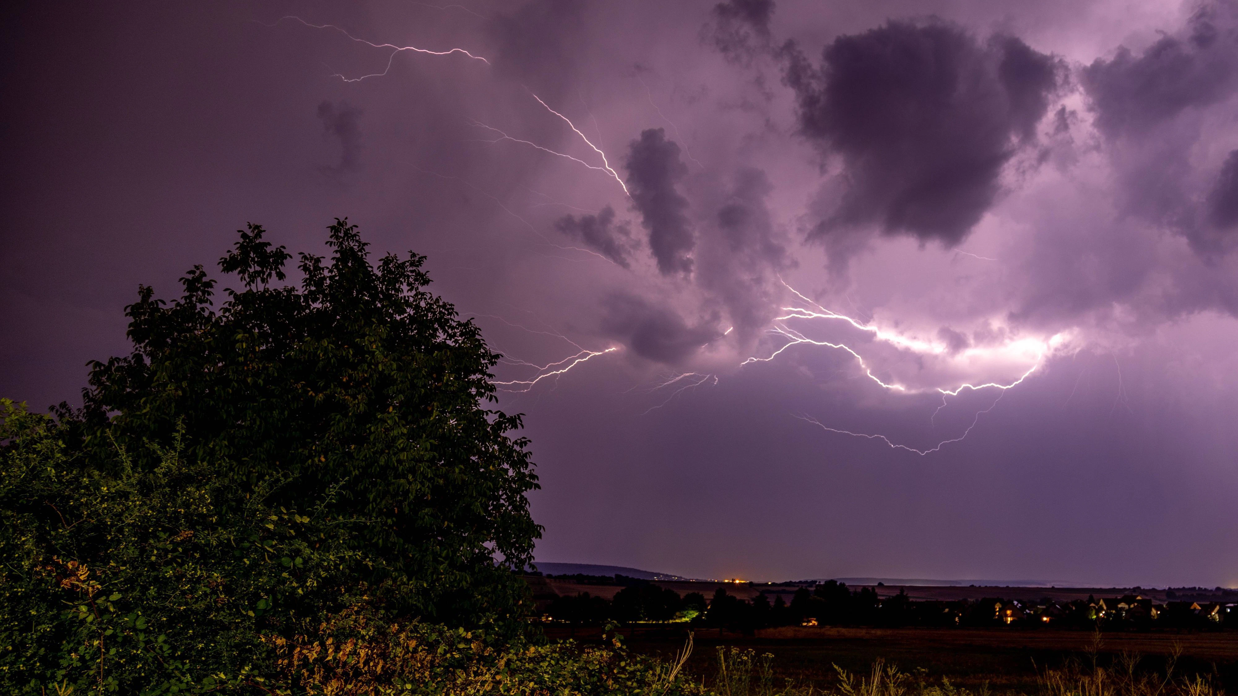 Schwere Unwetter fegen am Samstagnachmittag durch Österreich. Auch in Wien wird vor Hagel und Gewittern gewarnt. (Symbolbild)