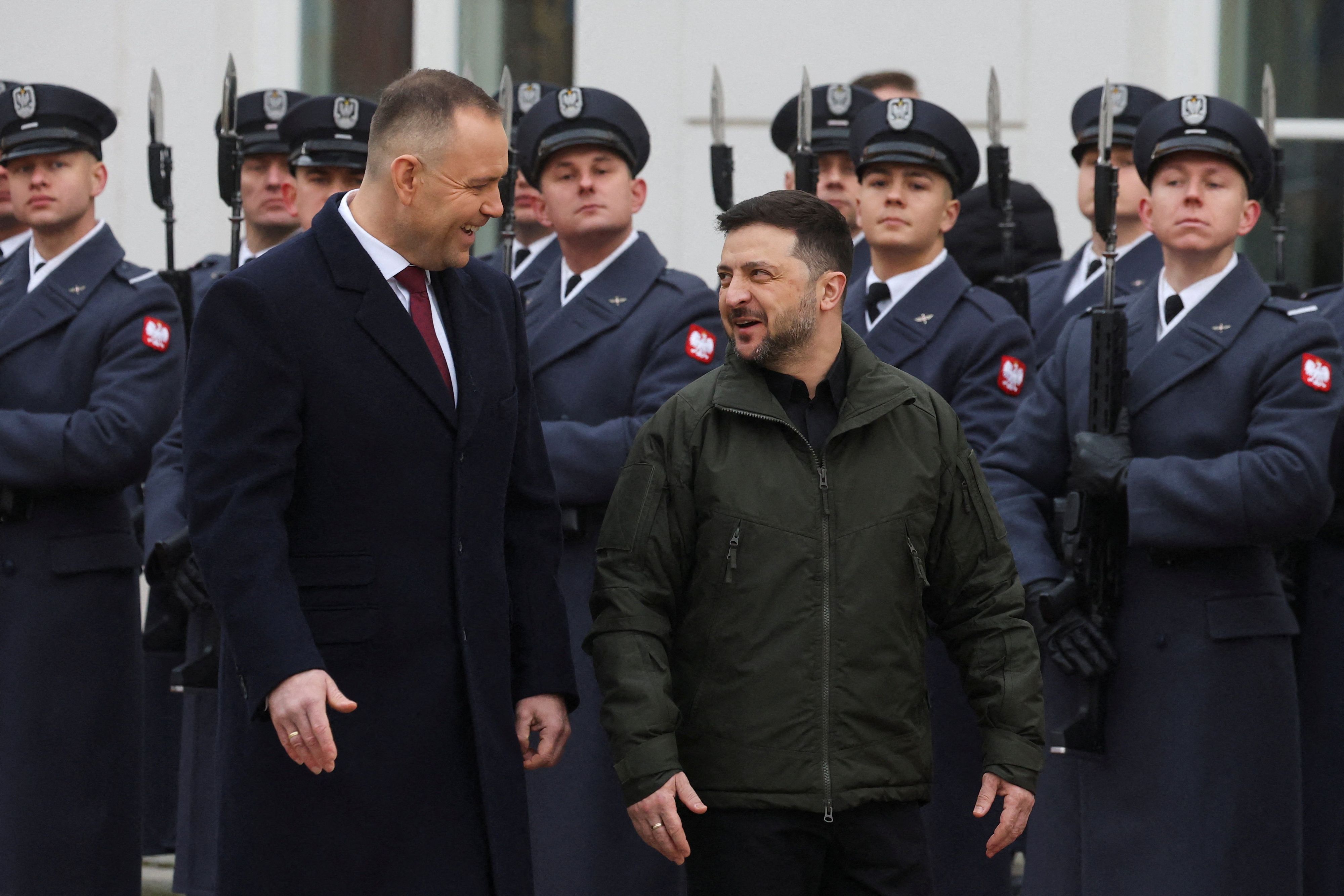 Polens Karol Nawrocki and der ukrainische Präsident Wolodymyr Selenskyj bei einem Treffen in Warschau. Inzwischen hat sich die Stimmung etwas abgekühlt.