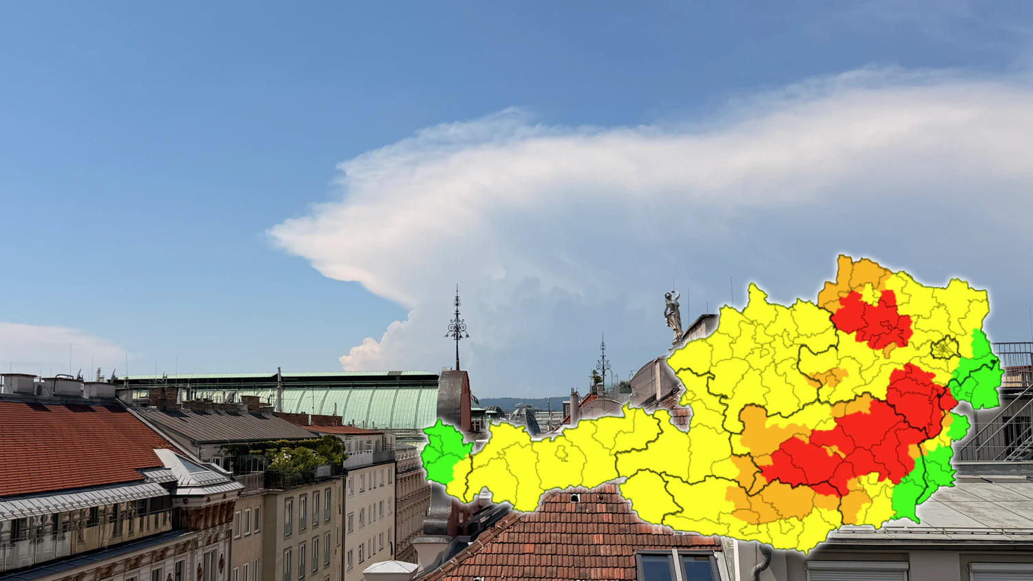 Die Unwetterzelle im Waldviertel ist sogar von Wien aus zu sehen.