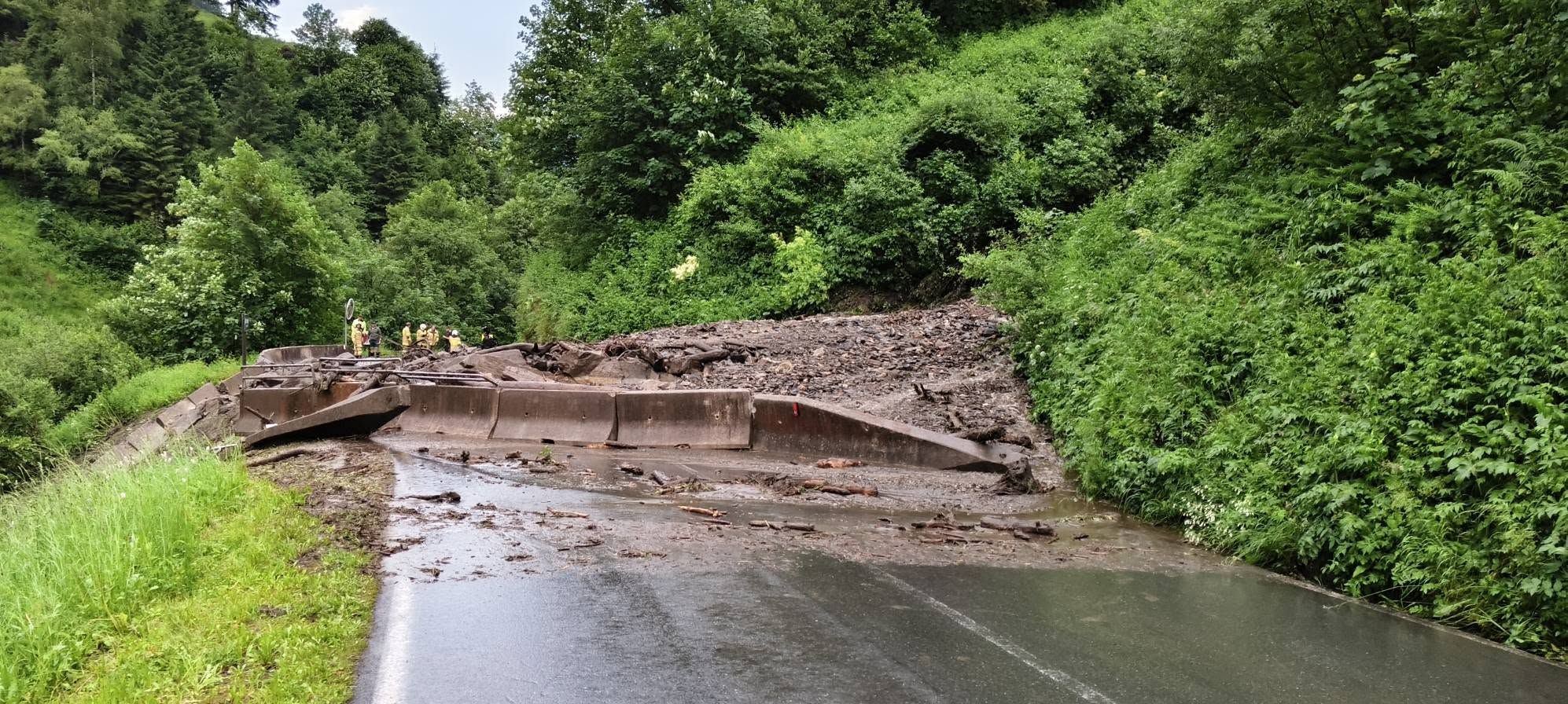 Heute.at - Gewitter sorgt für Murenabgänge – Straße gesperrt