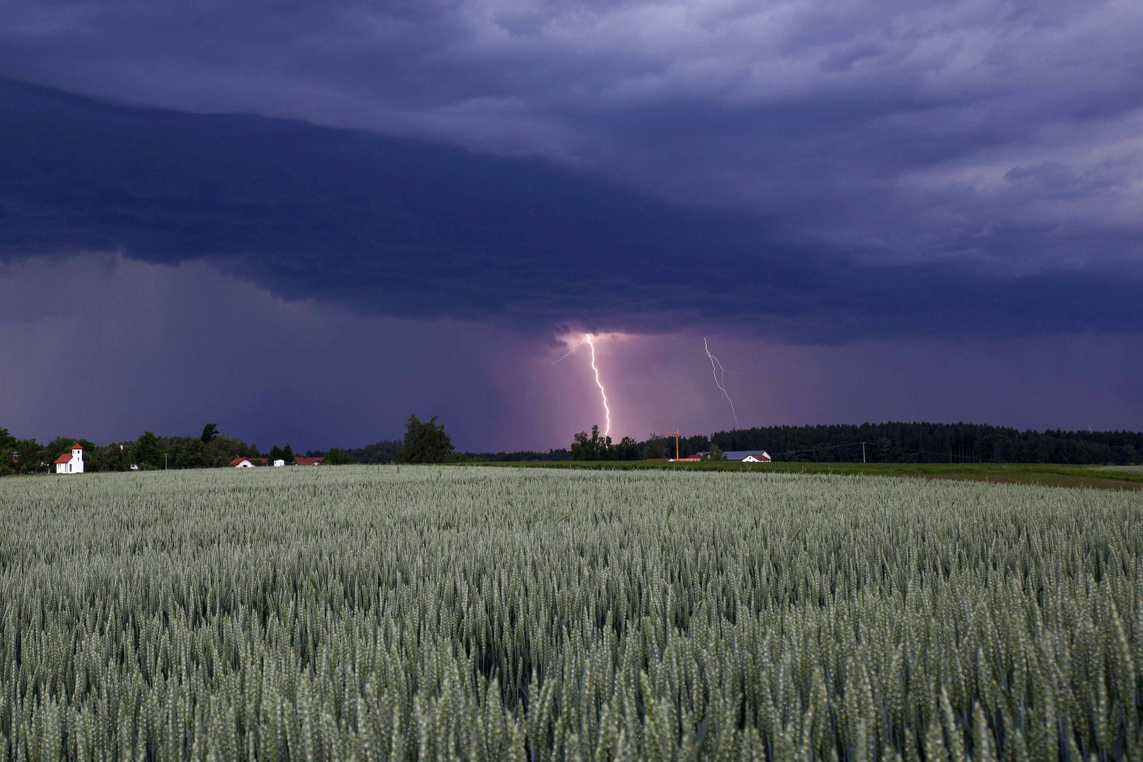 Heute.at - Warnstufe Rot! Unwetter-Walze rollt auf Österreich zu