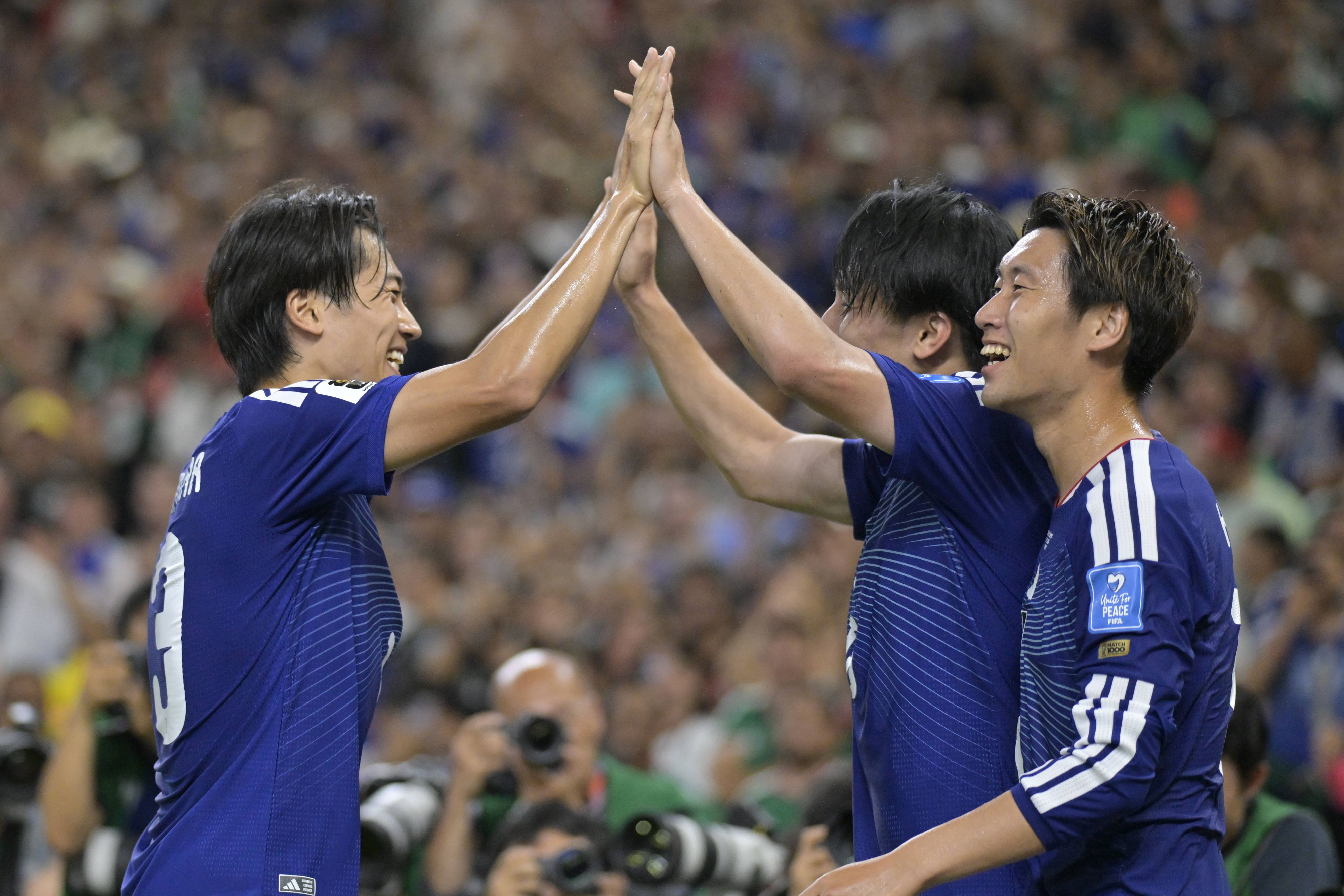 Die Japaner spielten groß auf und jubelten vier mal. 