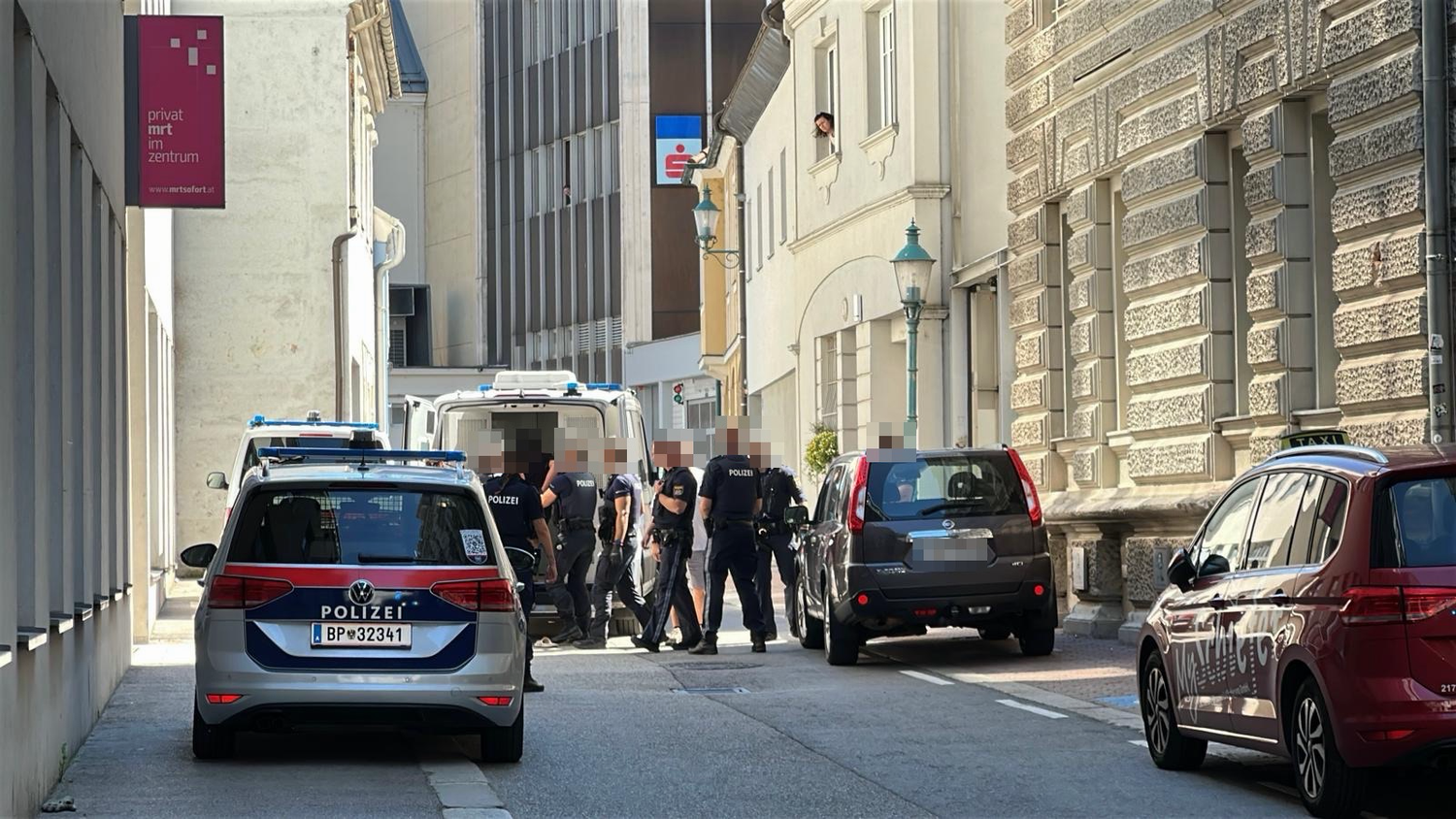 Polizisten hielten den 20-Jährigen an und nahmen ihn vorläufig fest.