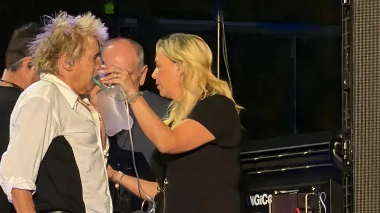 Heute.at - Ohnmächtig – Rod Stewart auf Konzert beatmet worden