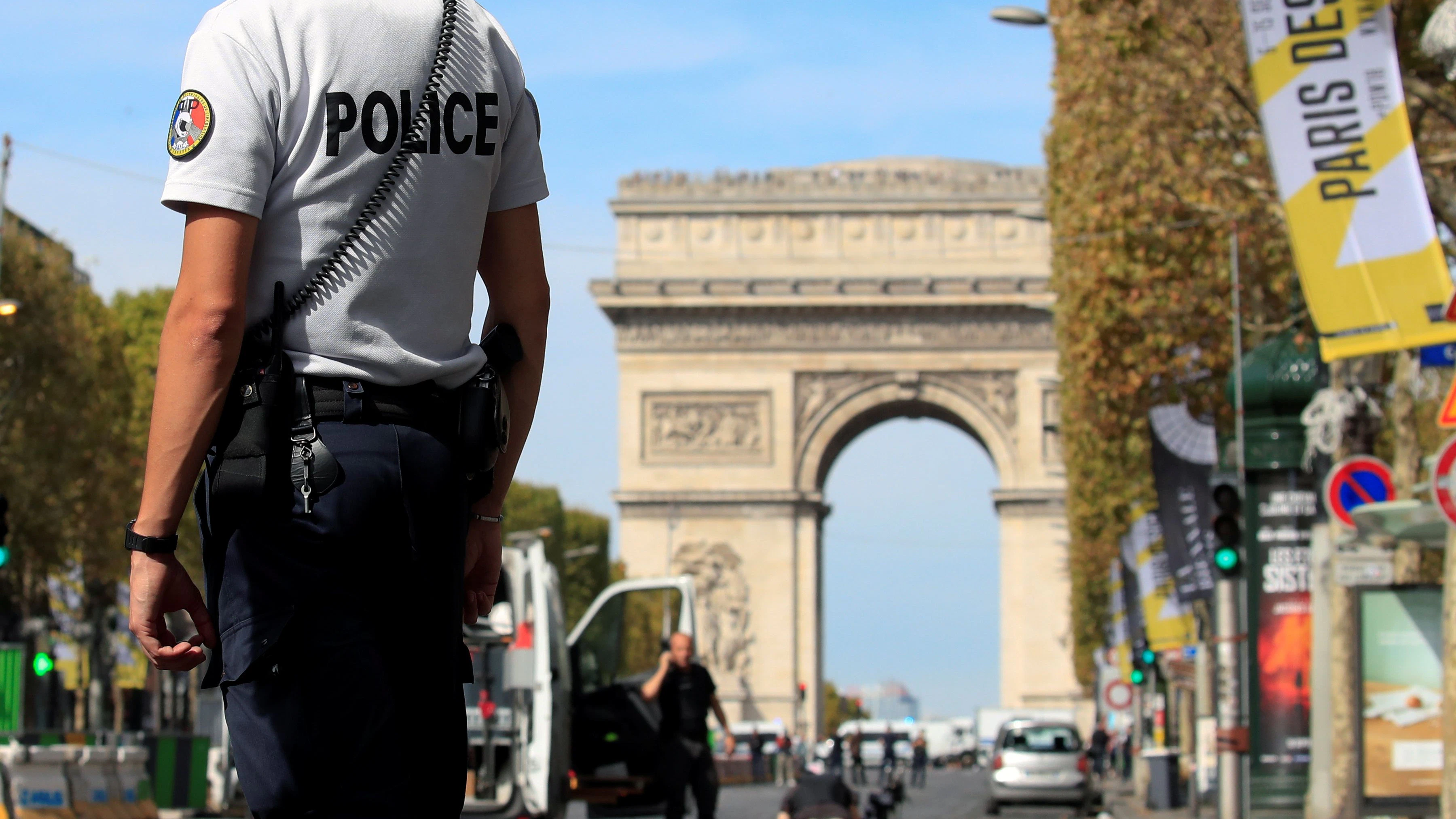 French police stand as Paris police bomb squad inspect a car in Champs Elysees avenue in Paris, France, September 16, 2018. REUTERS/Gonzalo Fuentes