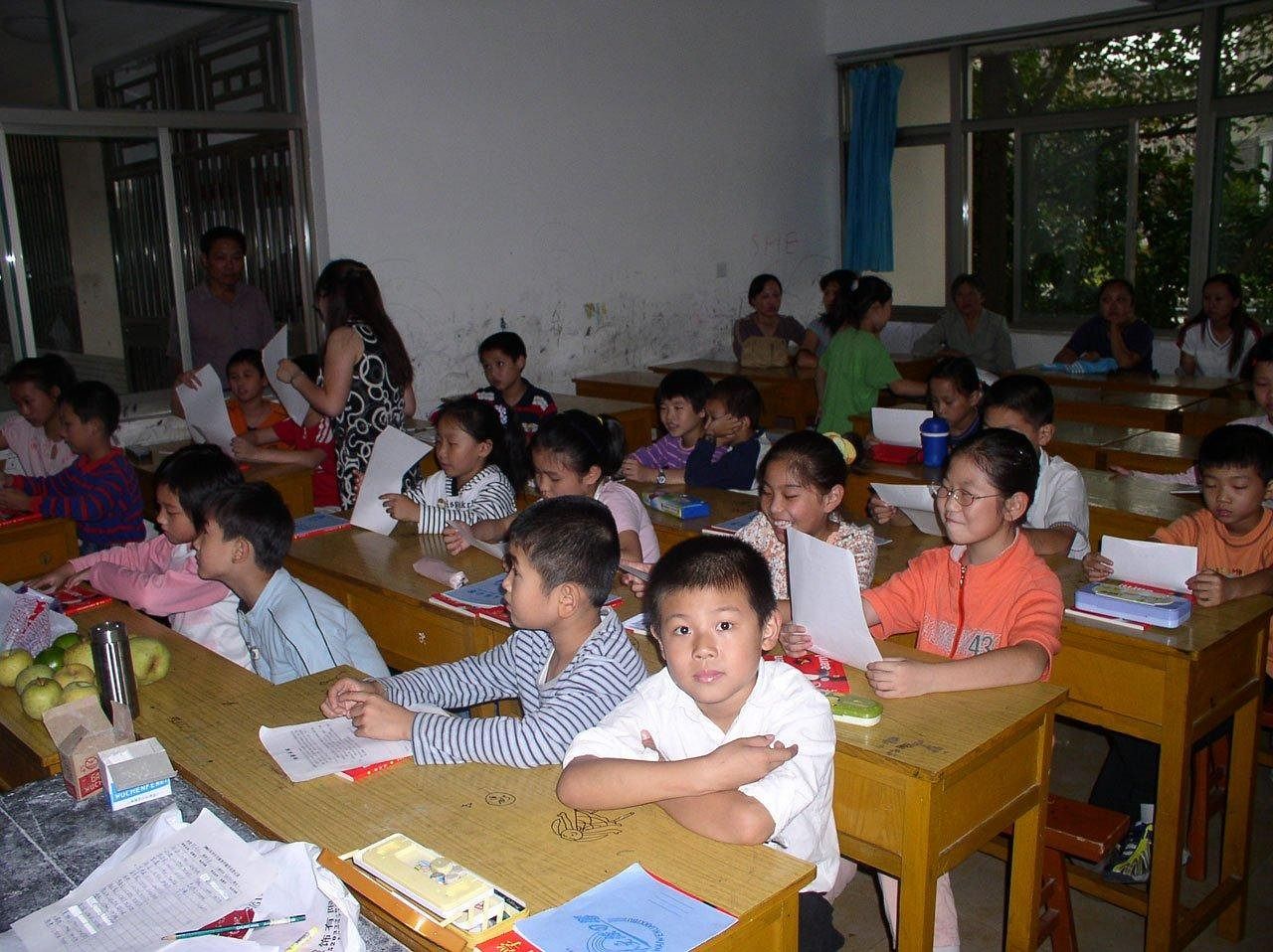 Schüler beim Lernen im Klassenzimmer