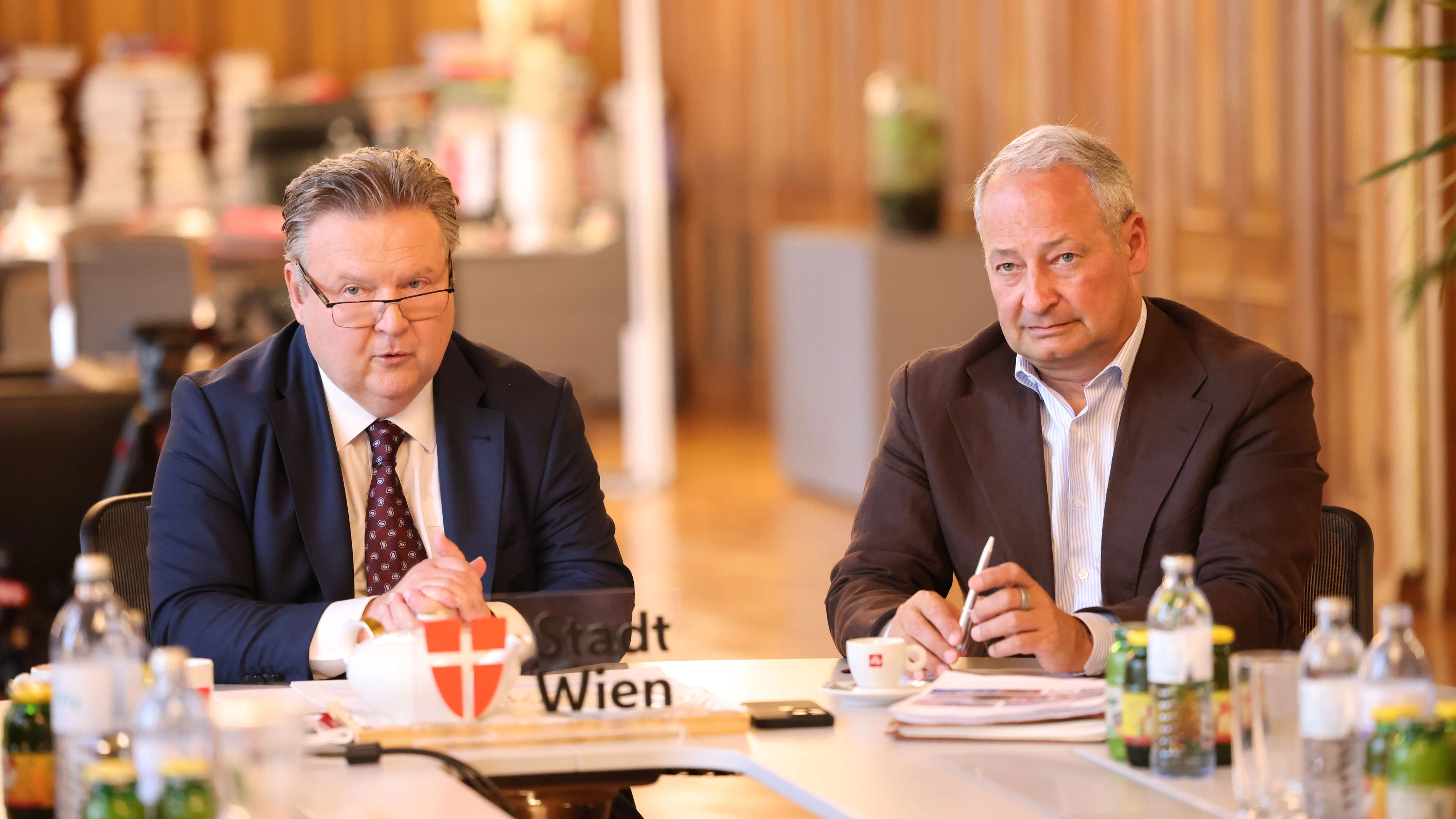 Wiens Stadtchef Michael Ludwig (l.) und EU-Abgeordneter Andreas Schieder (beide SPÖ)